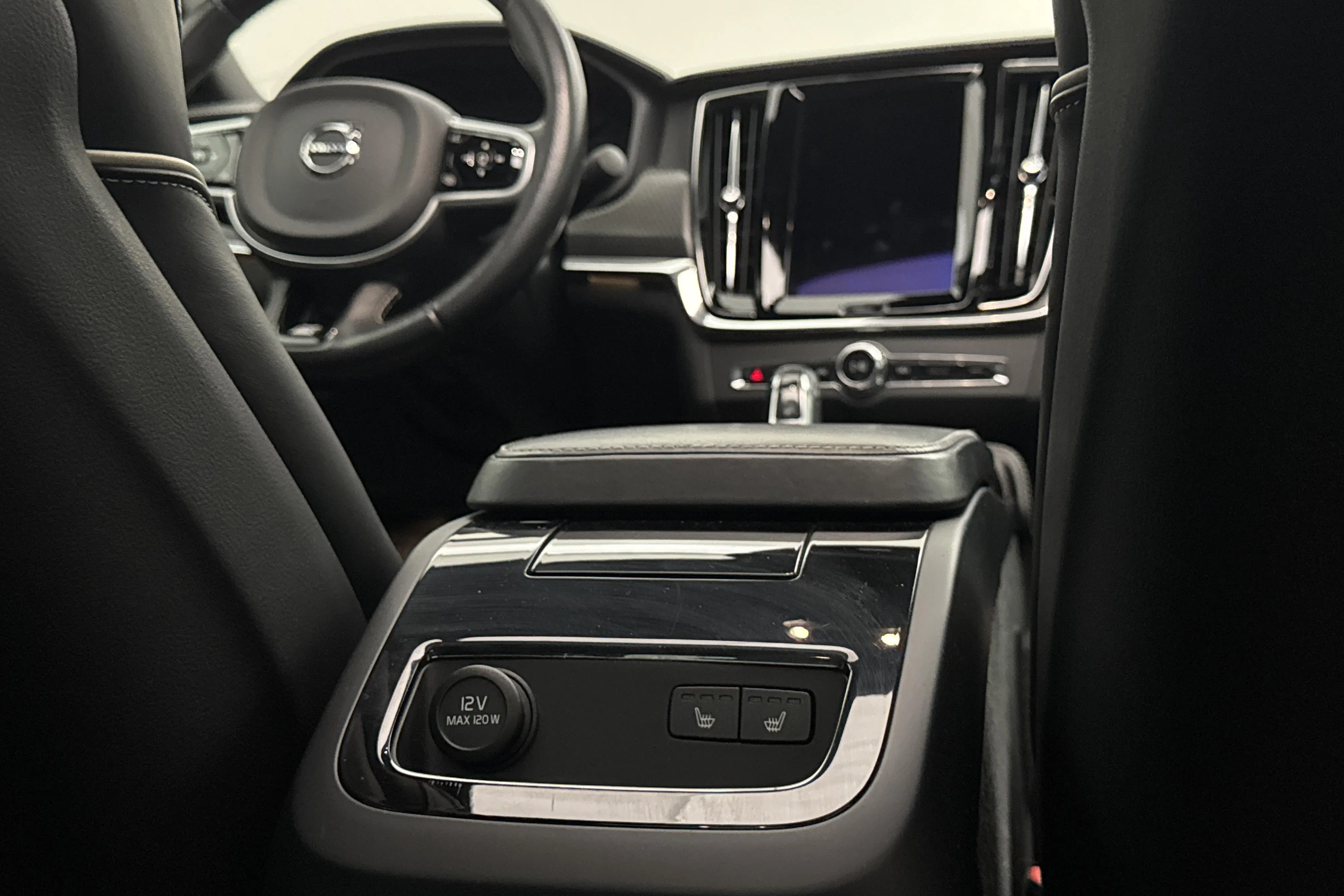 Presentationsfoto 31 av 31: Volvo S90 T8 AWD Twin Engine (407hk) - 13 265 mil - Automat - vit - 2018