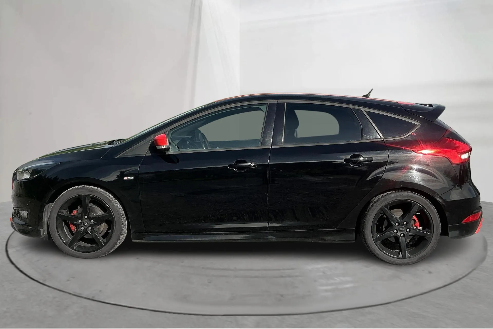 Presentation photo 2 of 13: Ford Focus 1.0 EcoBoost 5dr (125hk) - 98 070 km - Manual - black - 2017