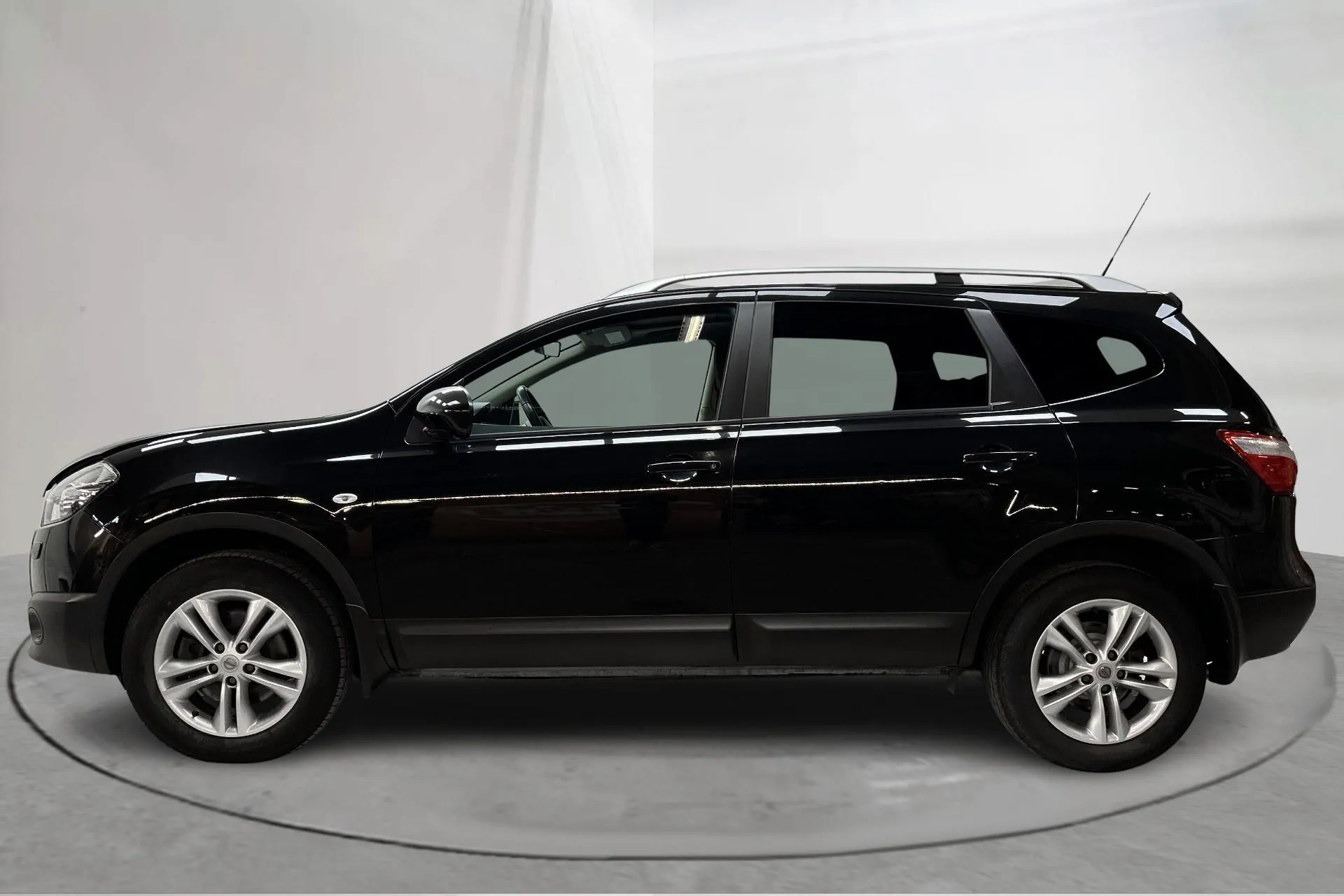 Presentation photo 2 of 13: Nissan Qashqai+2 2.0 4x4 (140hk) - 72 540 km - Automatic - black - 2012