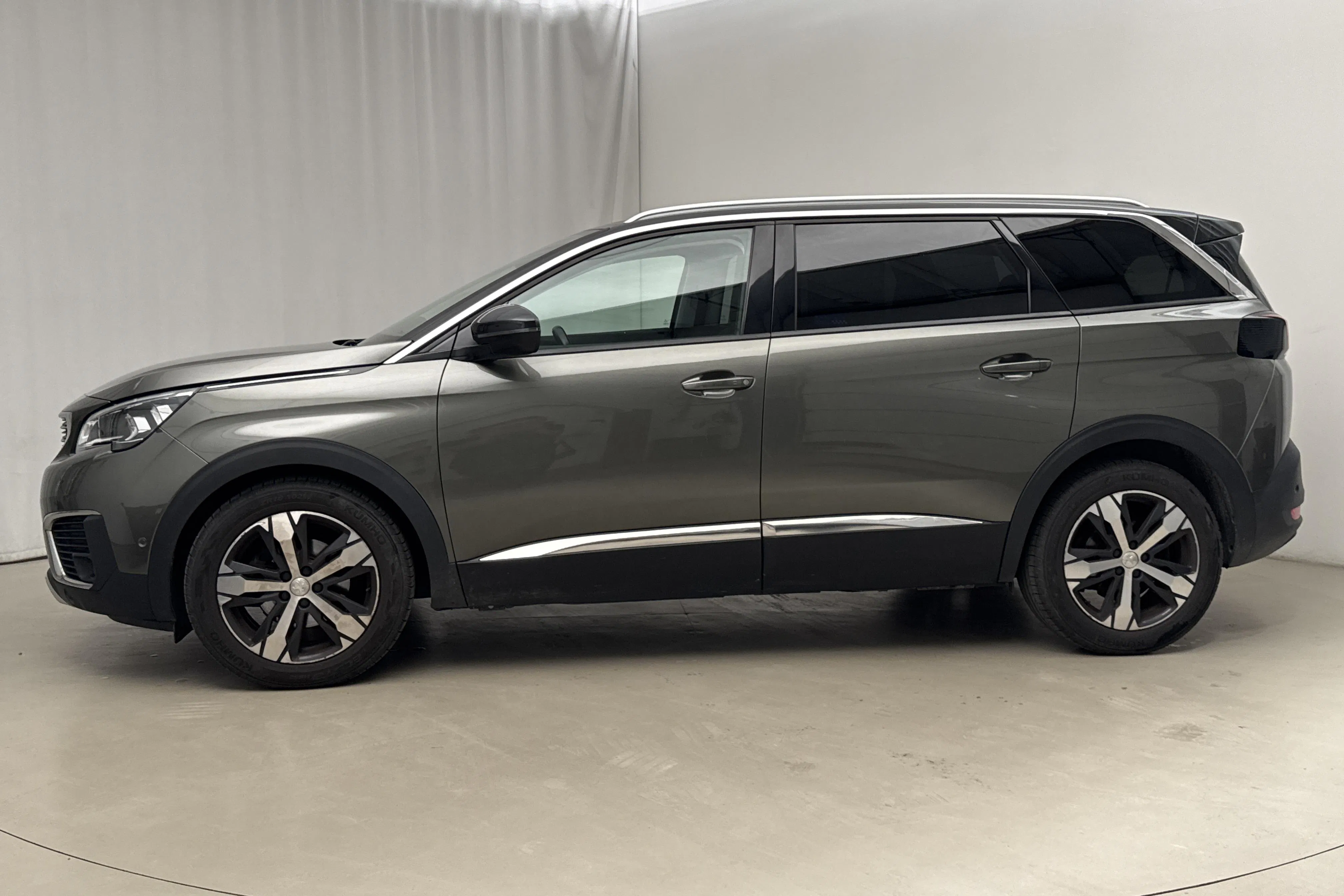 Presentation photo 2 of 20: Peugeot 5008 1.6 BlueHDi (120hk) - 99 460 km - Automatic - dark green - 2017
