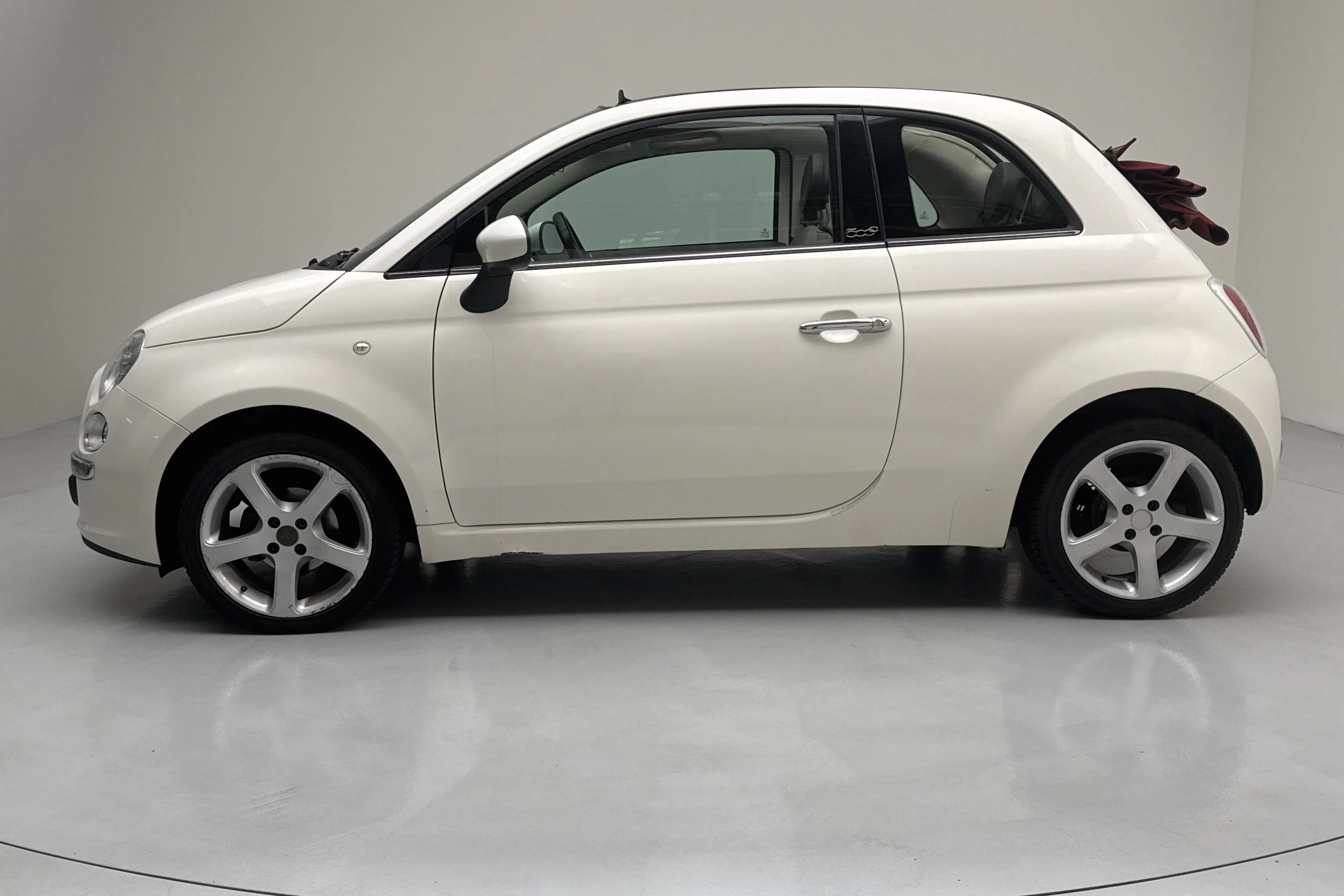 Presentationsfoto 2 av 15: Fiat 500C 1.2 (69hk) - 13 098 mil - Manuell - vit - 2013