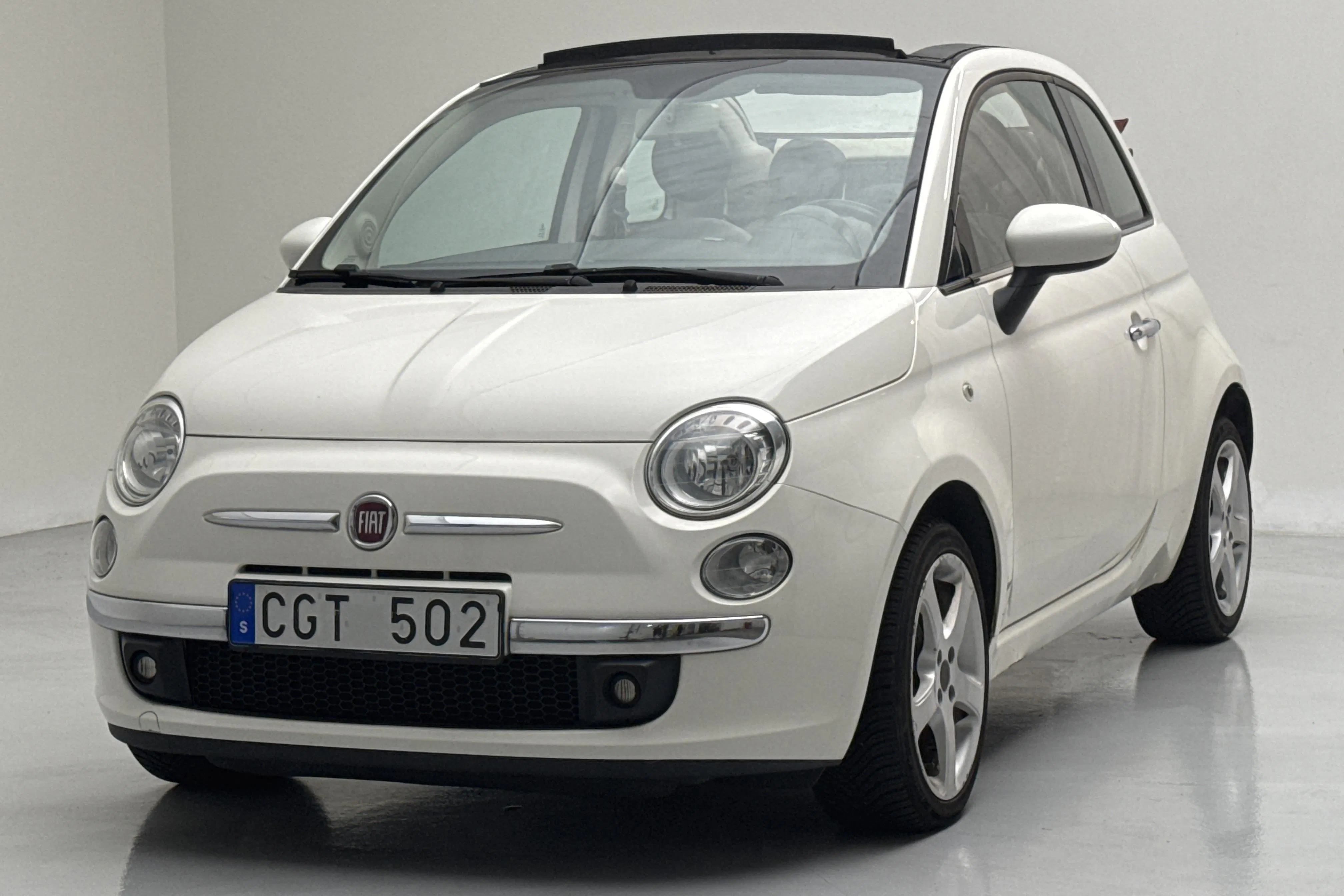 Presentationsfoto 1 av 15: Fiat 500C 1.2 (69hk) - 13 098 mil - Manuell - vit - 2013
