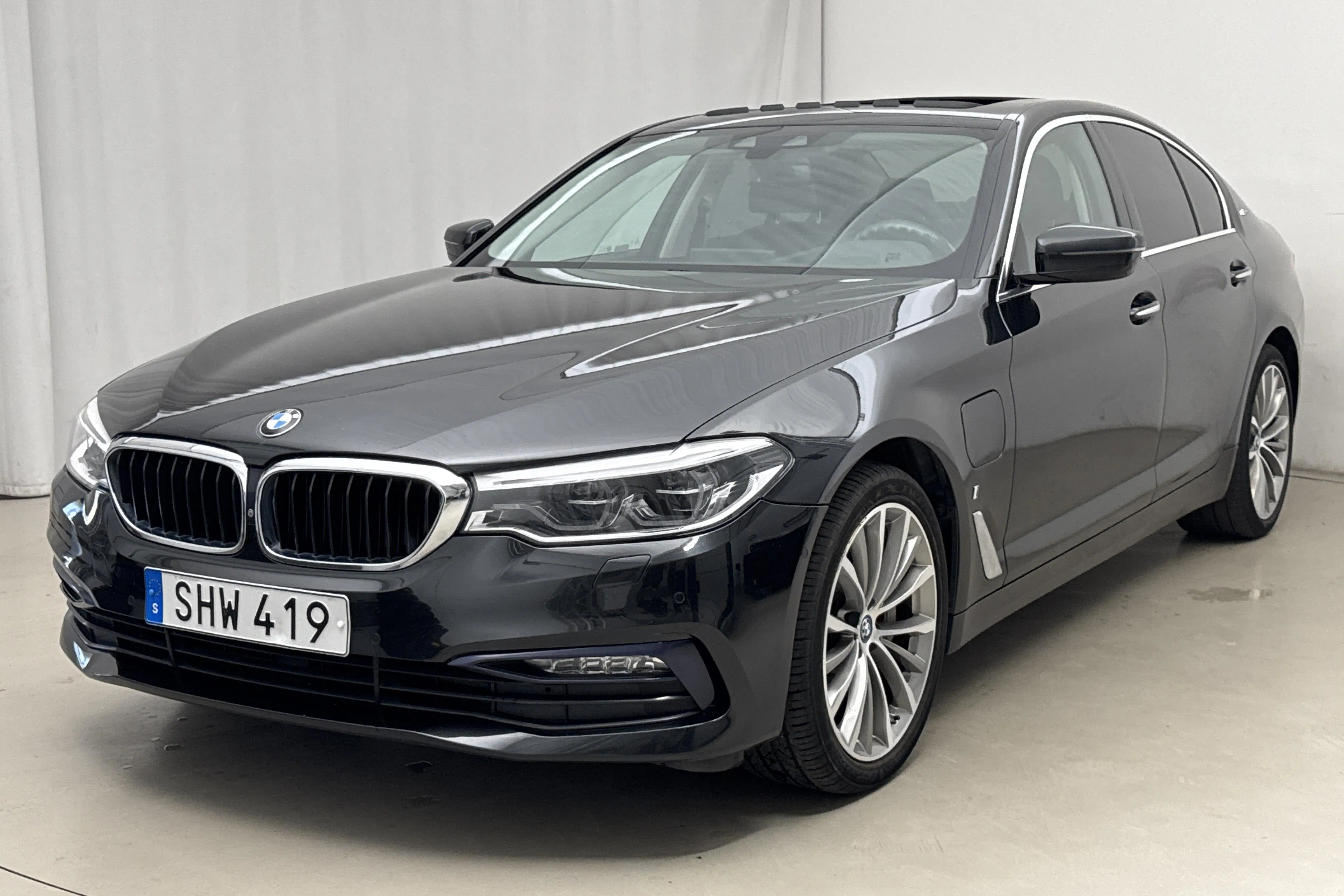 Presentation photo 1 of 25: BMW 530e iPerformance Sedan, G30 (252hk) - 147 950 km - Automatic - black - 2018