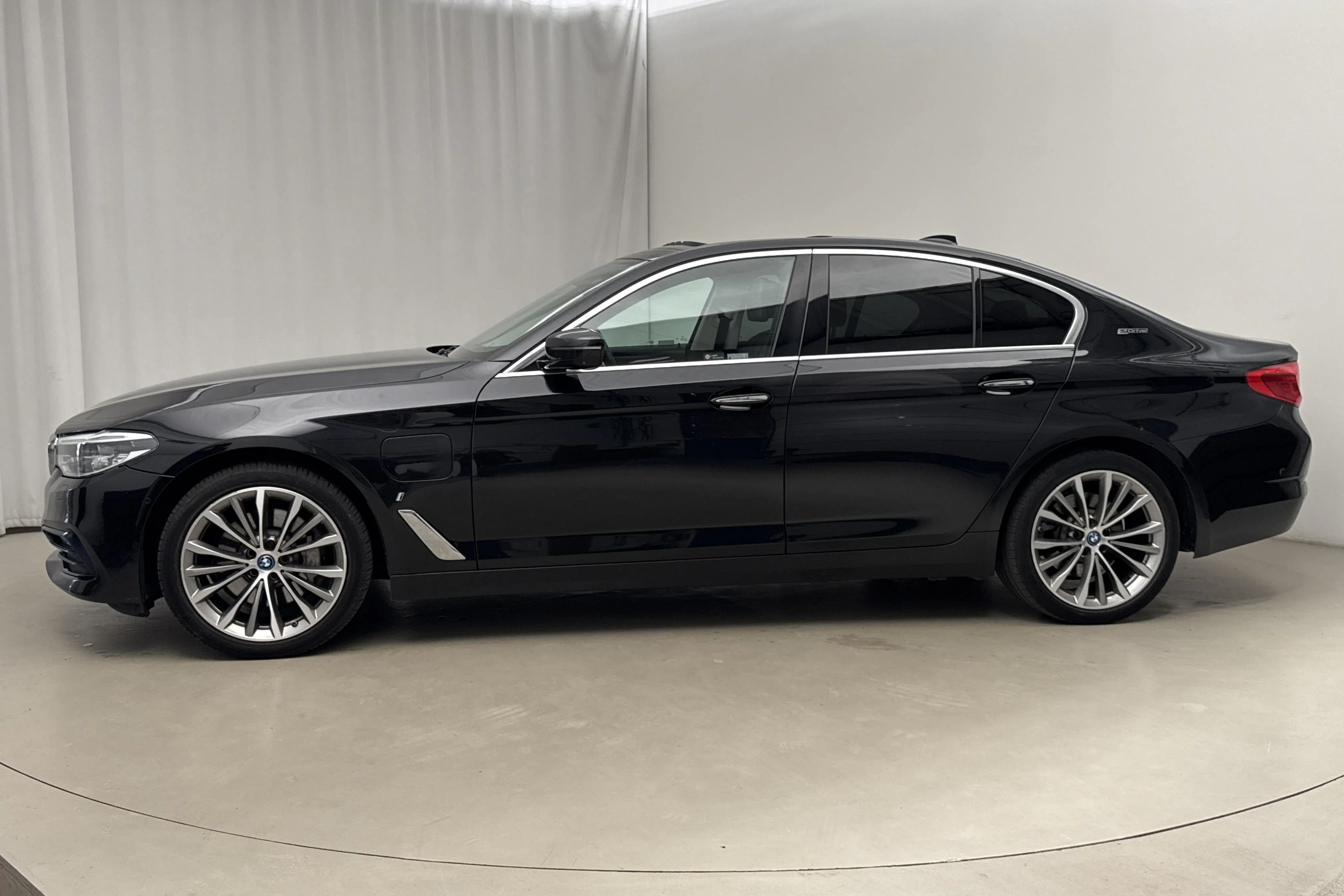 Presentation photo 2 of 25: BMW 530e iPerformance Sedan, G30 (252hk) - 147 950 km - Automatic - black - 2018