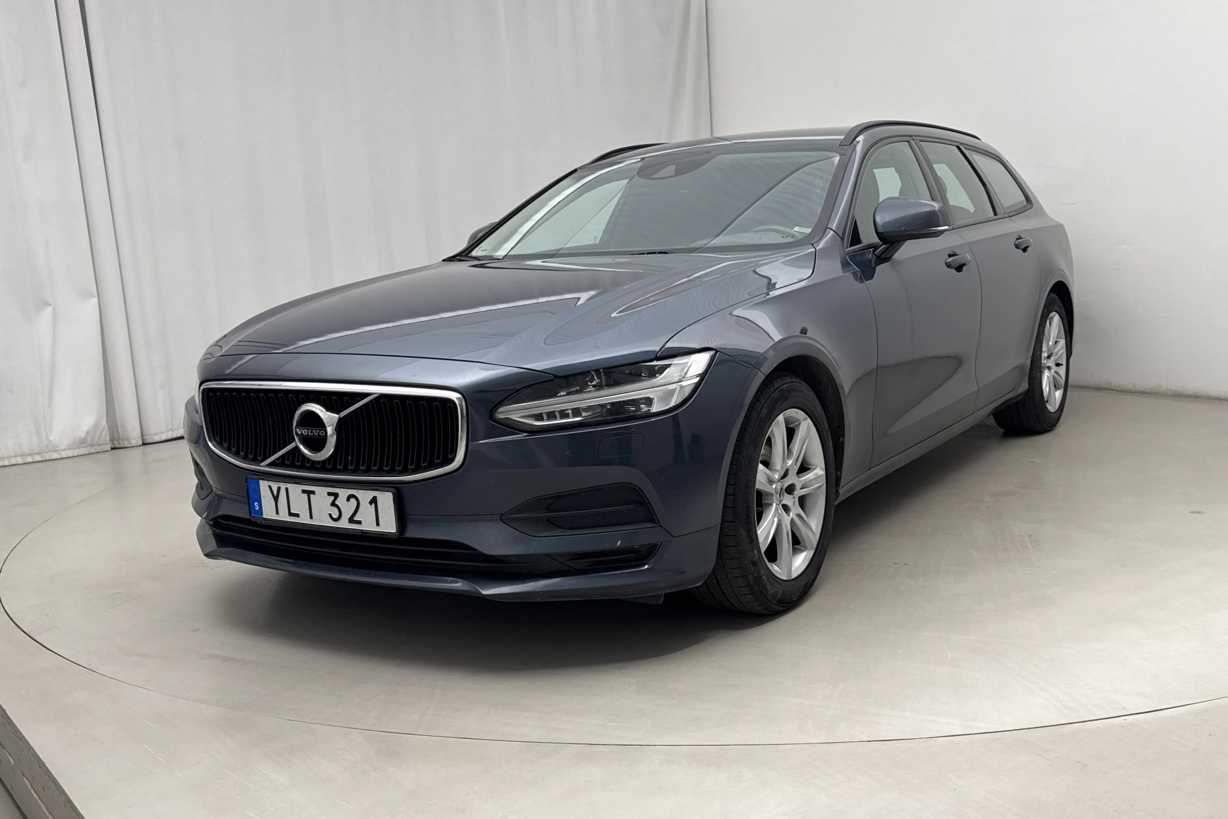 Presentation photo 1 of 13: Volvo V90 D3 AWD (150hk) - 205 260 km - Automatic - dark blue - 2018