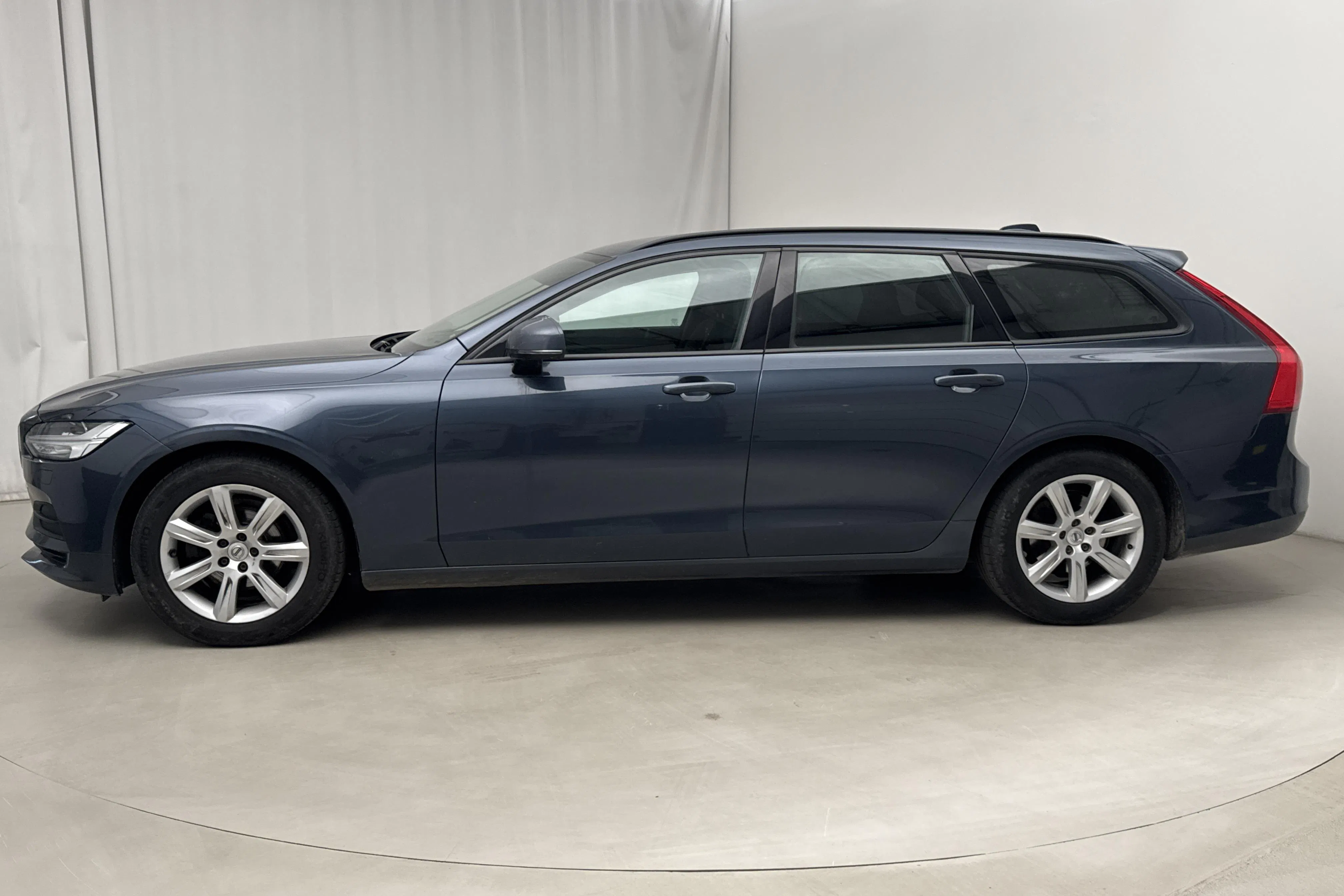 Presentation photo 2 of 13: Volvo V90 D3 AWD (150hk) - 205 260 km - Automatic - dark blue - 2018