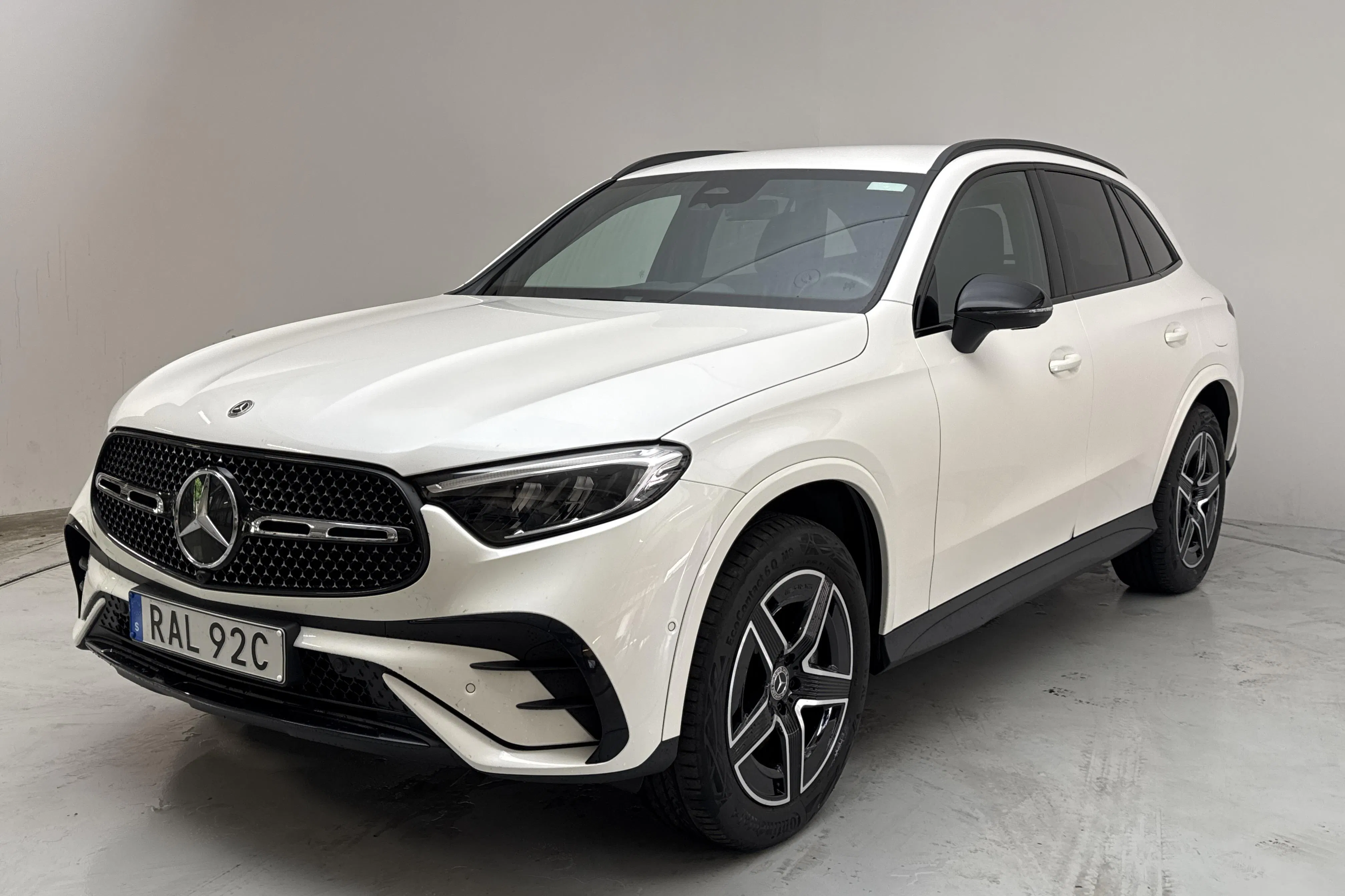 Presentation photo 1 of 18: Mercedes GLC 300 e 4MATIC X254 (313hk) - 61 700 km - Automatic - white - 2023