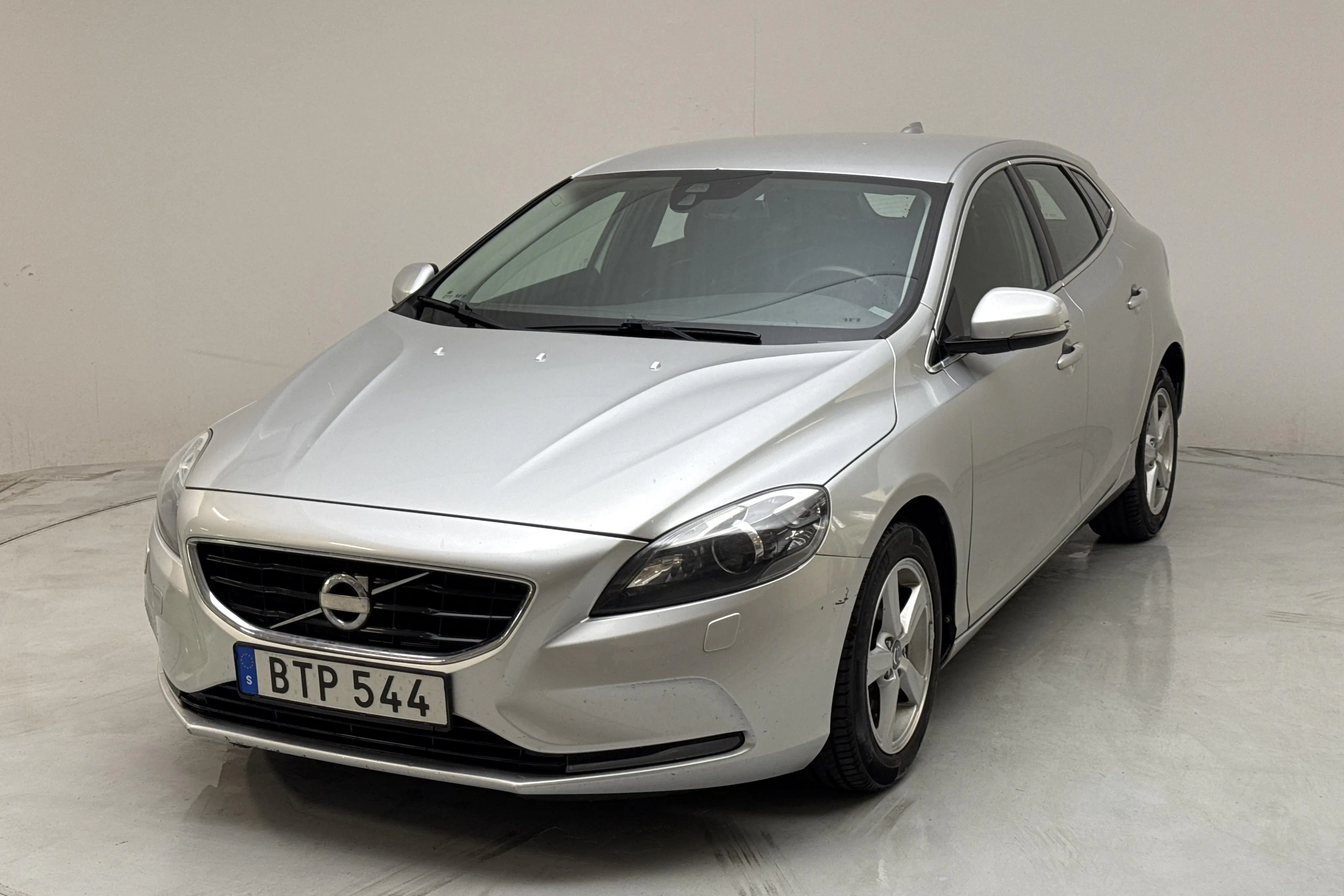 Presentation photo 1 of 13: Volvo V40 D2 (115hk) - 201 340 km - Manual - silver - 2014