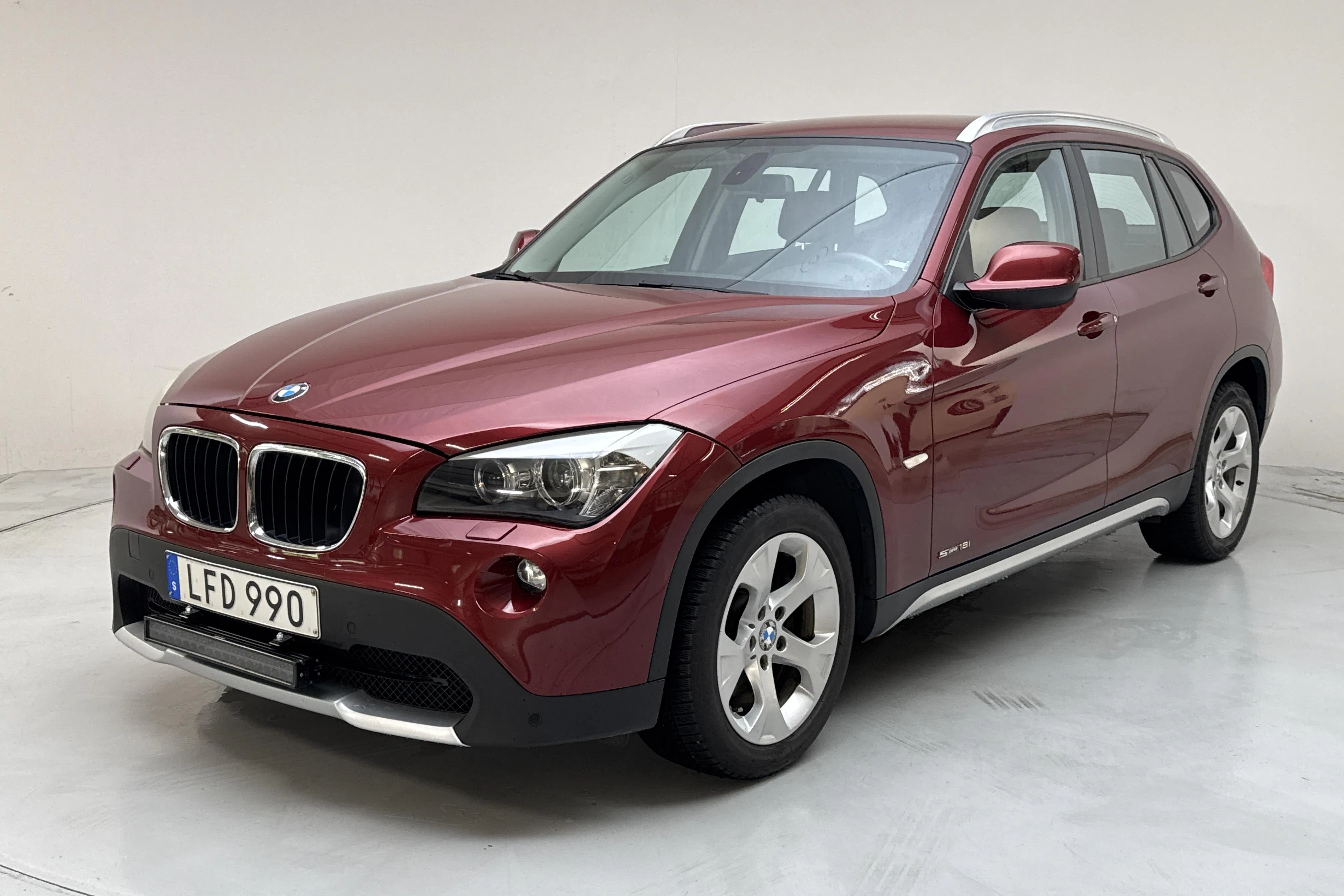 Presentationsfoto 1 av 13: BMW X1 sDrive18i, E84  (150hk) - 14 353 mil - Automat - röd - 2011