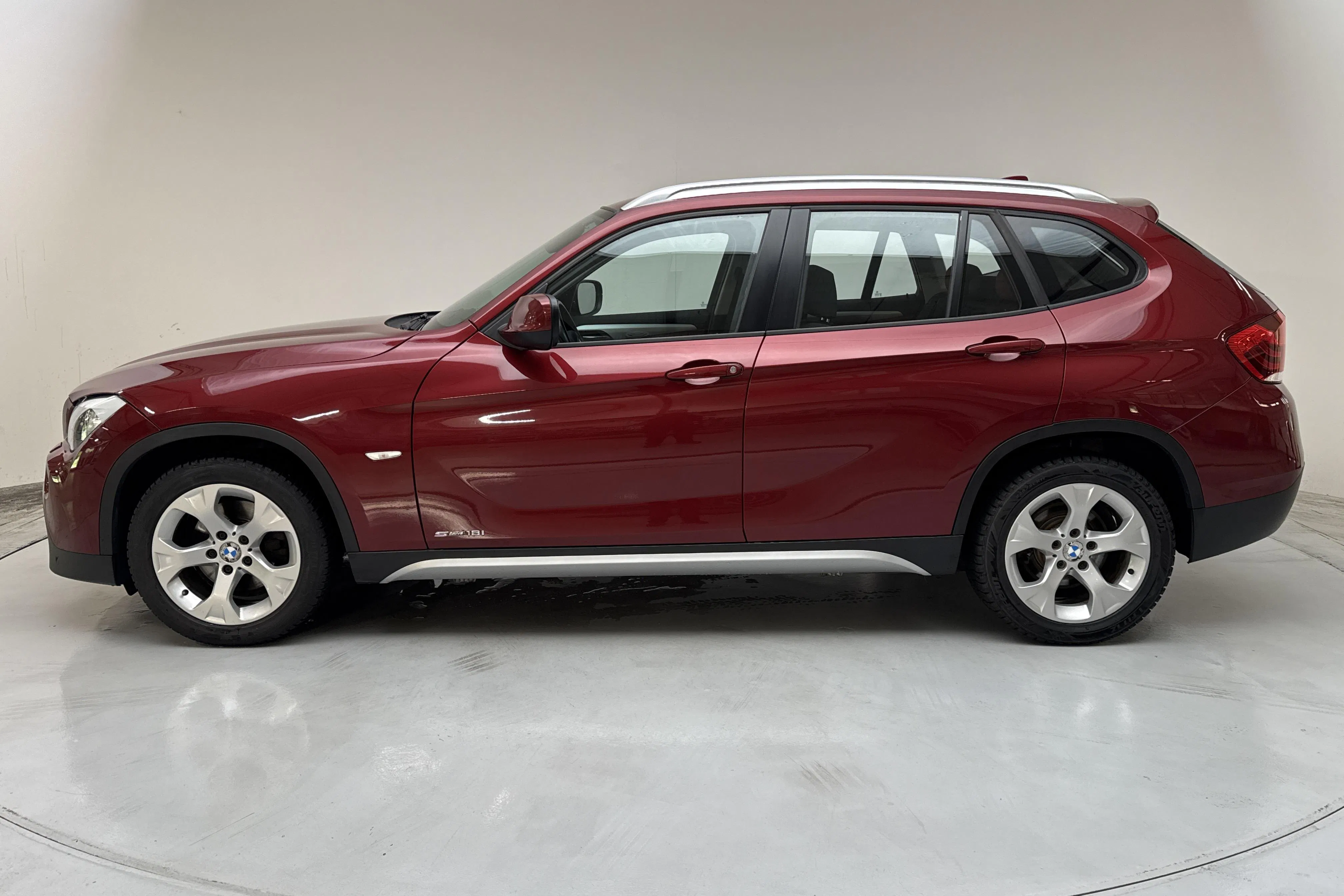 Presentationsfoto 2 av 13: BMW X1 sDrive18i, E84  (150hk) - 14 353 mil - Automat - röd - 2011