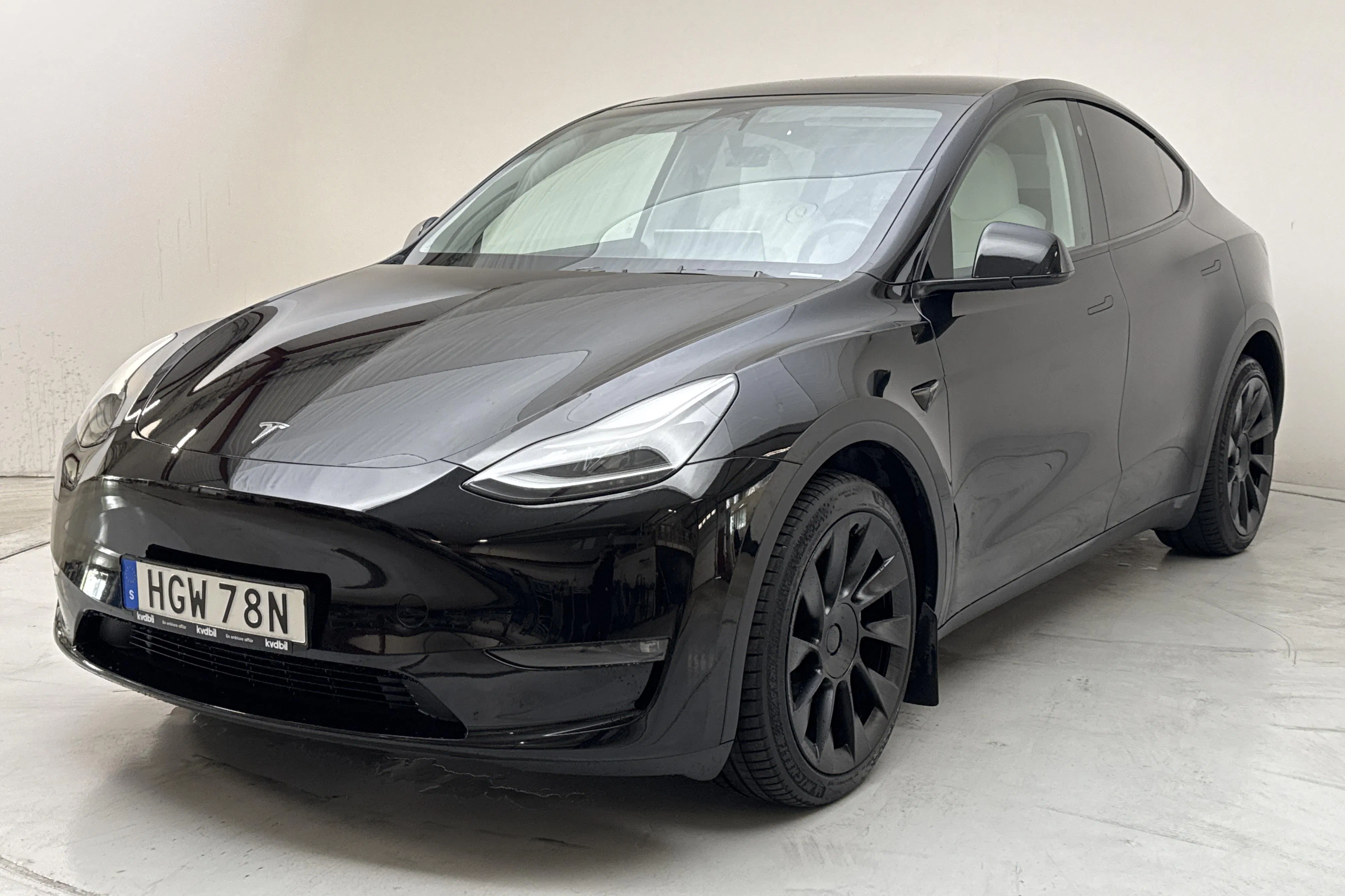 Presentationsfoto 1 av 19: Tesla Model Y Long Range Dual Motor AWD - 7 535 mil - Automat - svart - 2023