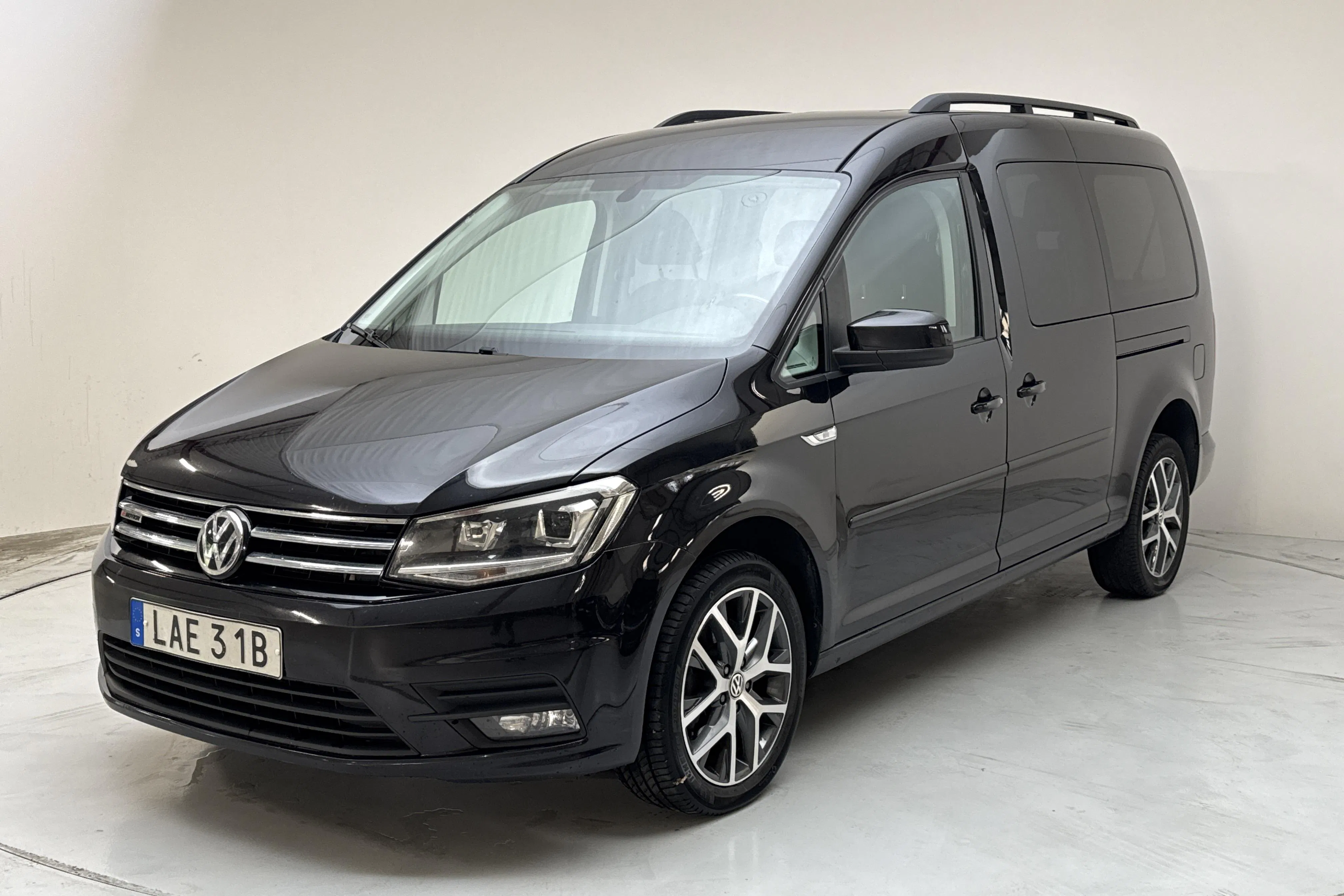 Presentation photo 1 of 17: VW Caddy Maxi Life 2.0 TDI 4MOTION (150hk) - 211 800 km - Automatic - black - 2020