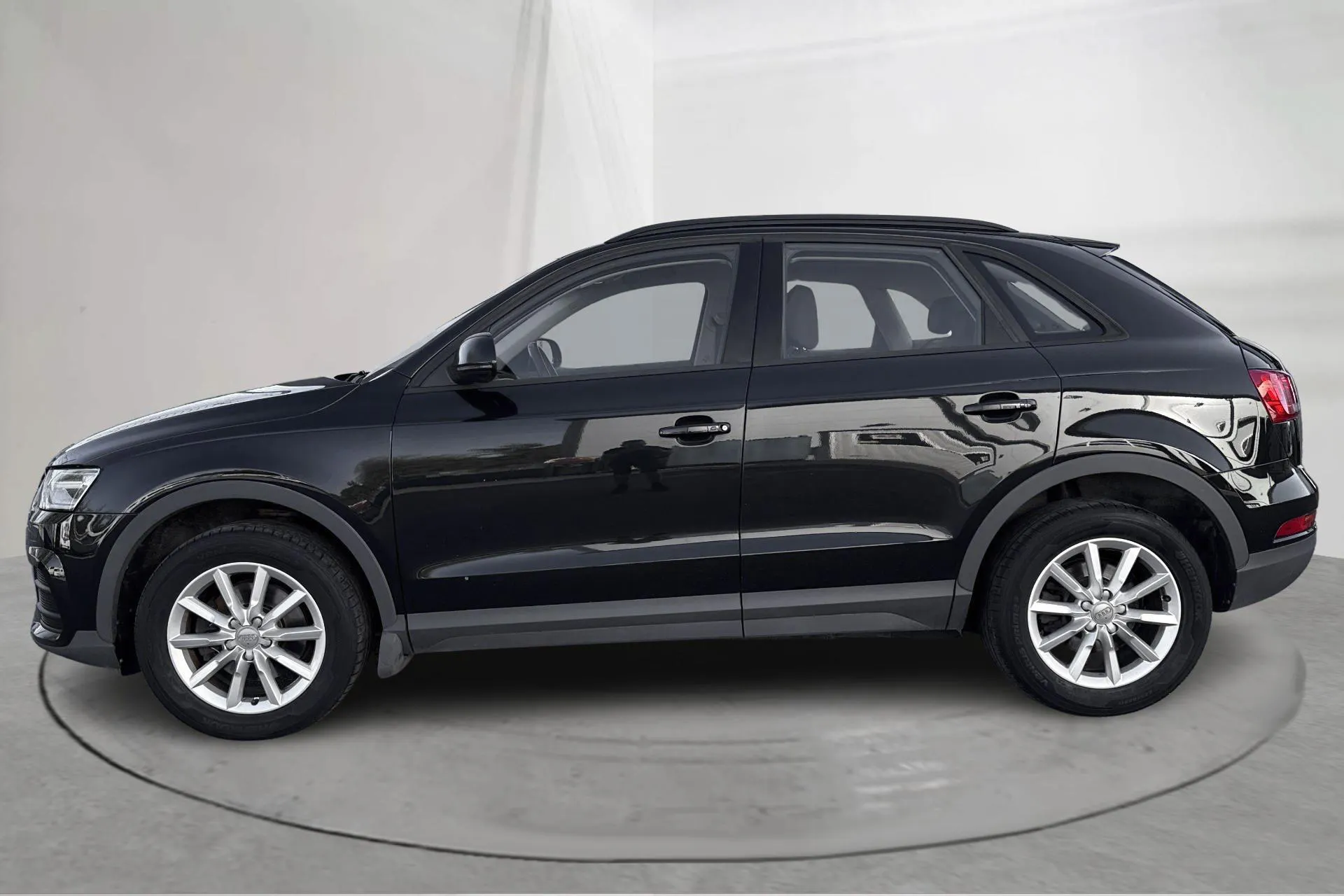 Presentation photo 2 of 14: Audi Q3 2.0 TDI quattro (150hk) - 127 840 km - Automatic - black - 2016