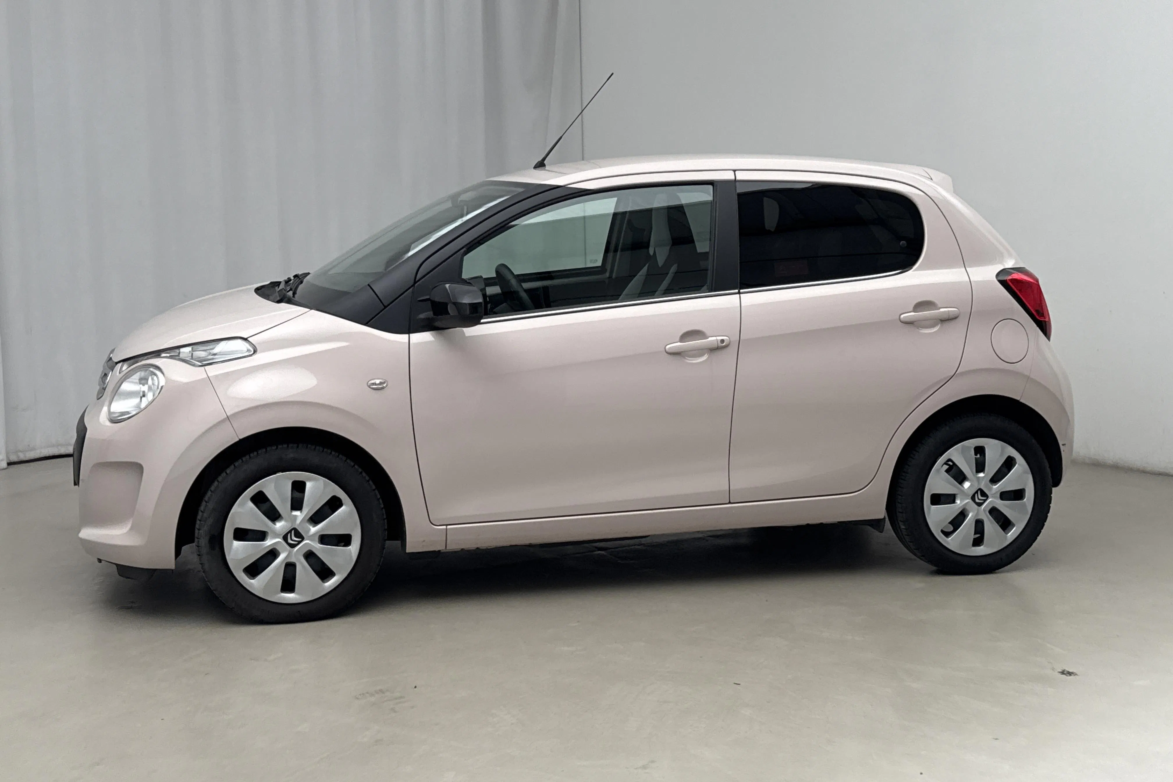 Presentation photo 2 of 14: Citroën C1 1.0 VTi 5dr (72hk) - 52 400 km - Manual - brown - 2020