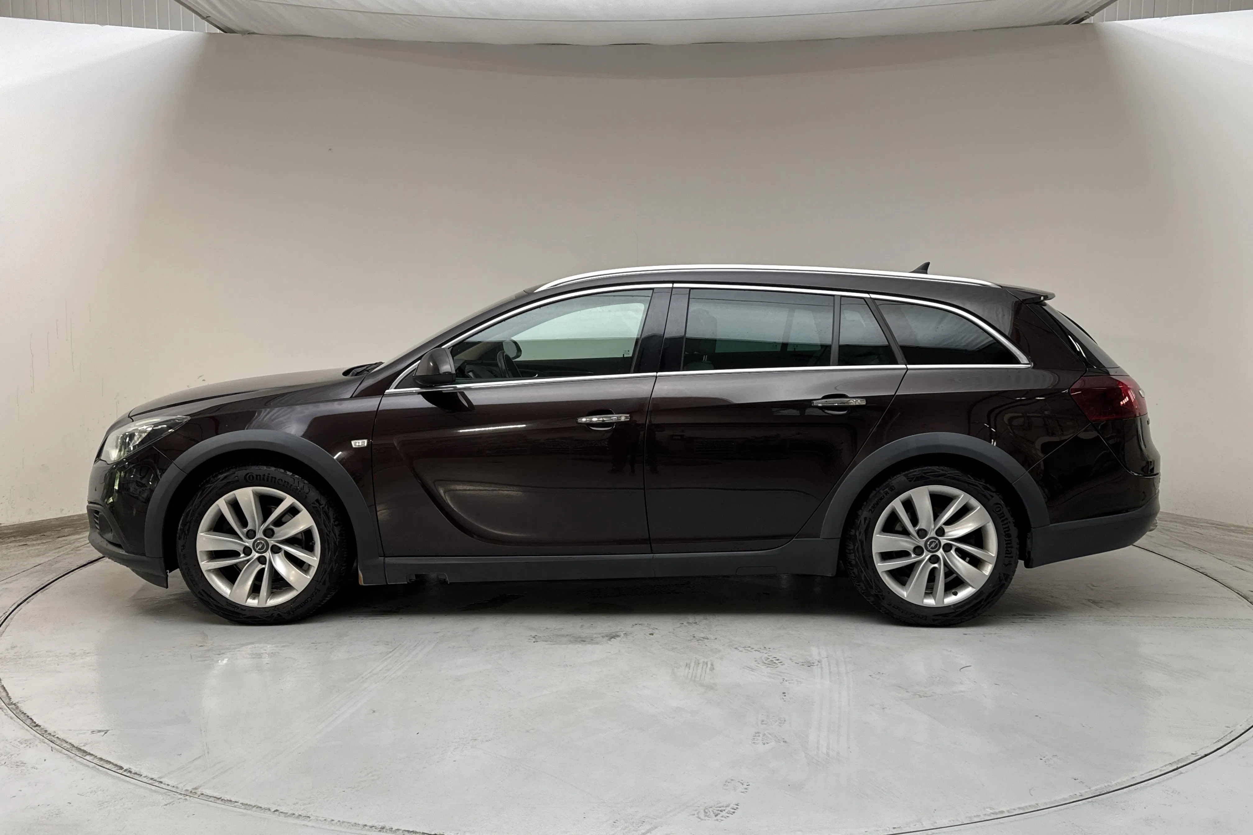 Presentationsfoto 2 av 14: Opel Insignia 2.0 CDTI ECOTEC 4x4 Country Tourer (170hk) - 25 590 mil - Automat - brun - 2016