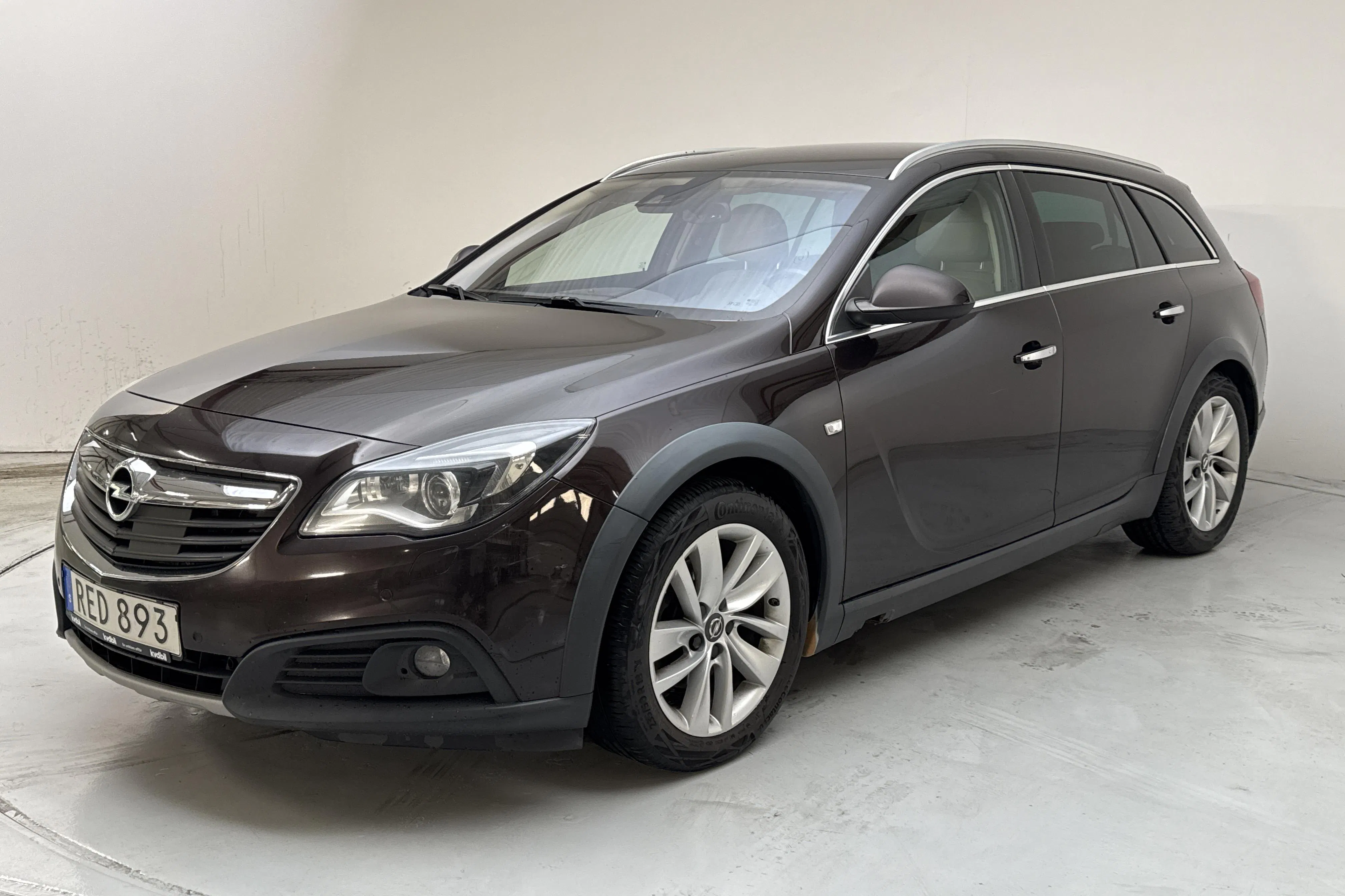 Presentationsfoto 1 av 14: Opel Insignia 2.0 CDTI ECOTEC 4x4 Country Tourer (170hk) - 25 590 mil - Automat - brun - 2016