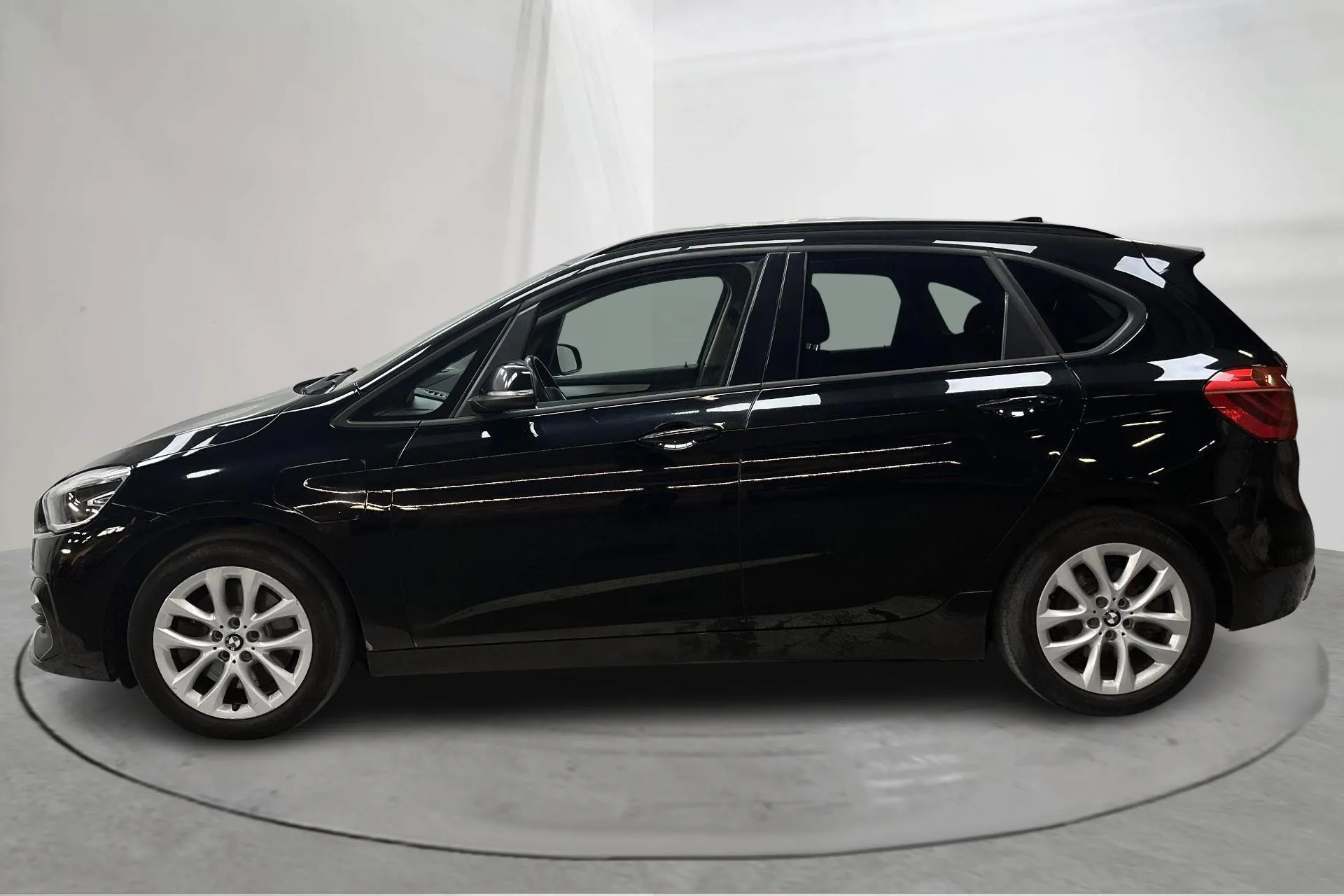 Presentation photo 2 of 15: BMW 225xe Active Tourer LCI iPerformance 9,7kWh, F45 (224hk) - 138 650 km - Automatic - black - 2020