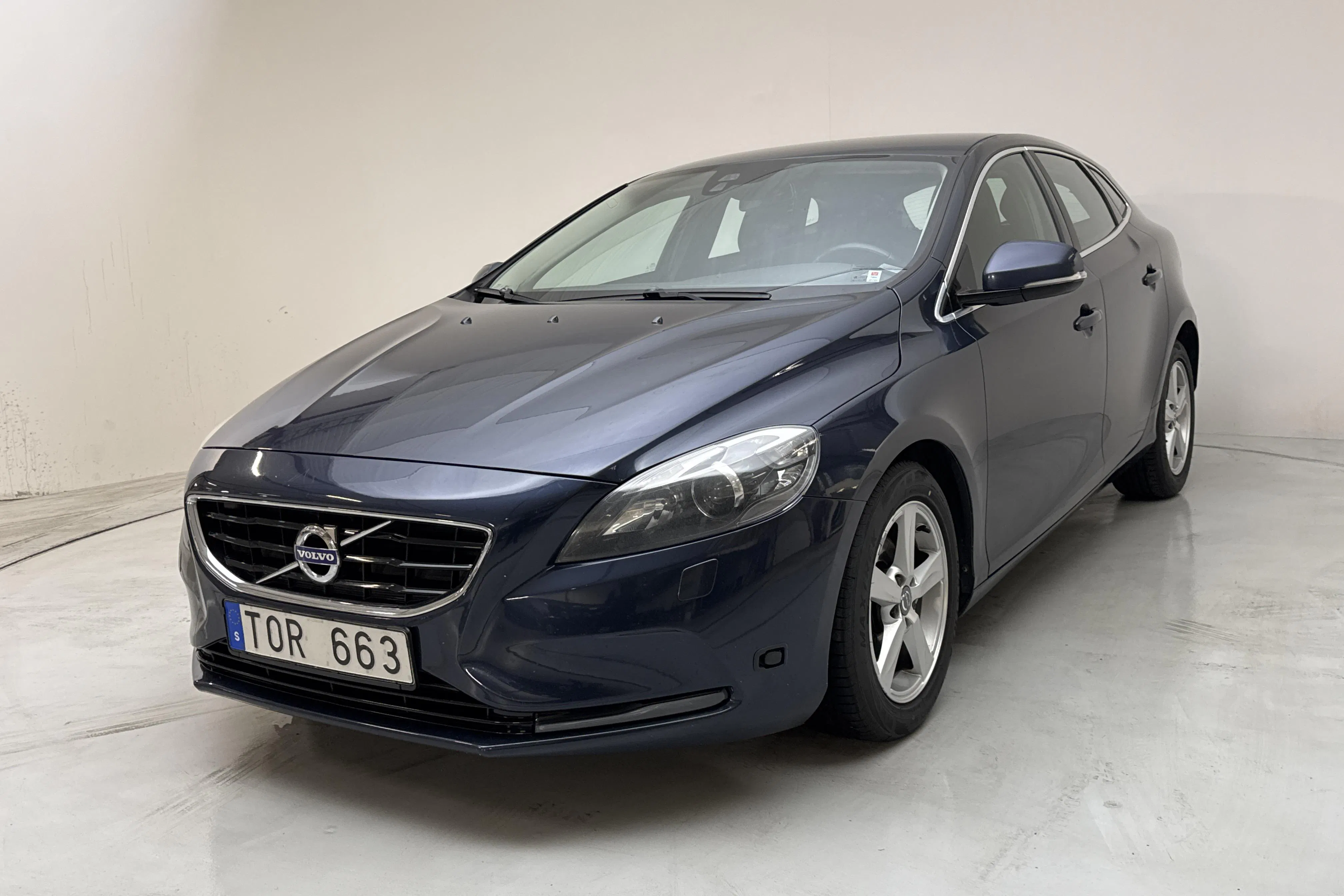 Presentation photo 1 of 13: Volvo V40 D2 (115hk) - 185 060 km - Manual - blue - 2014