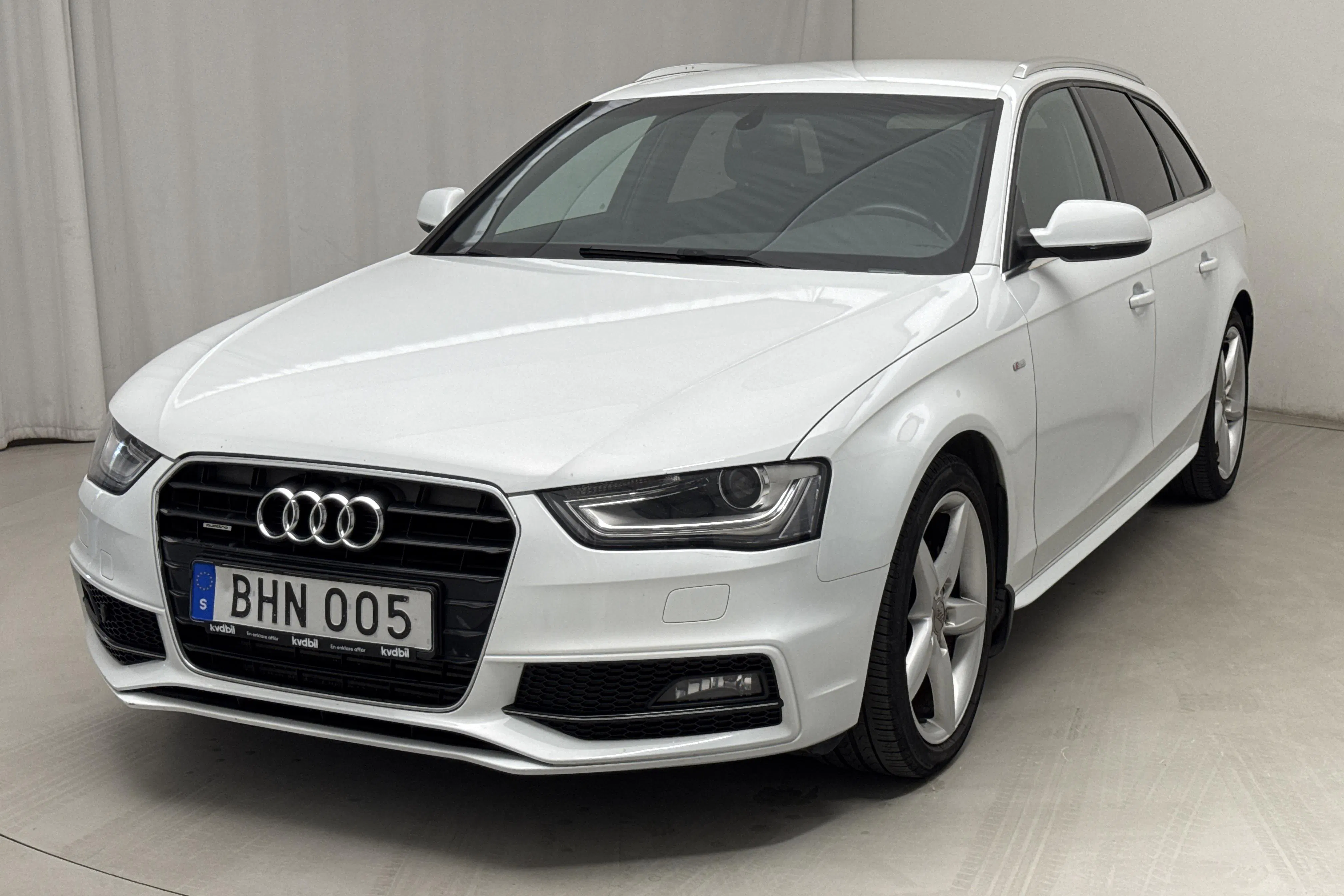 Presentation photo 1 of 14: Audi A4 2.0 TDI Avant quattro (177hk) - 141 870 km - Automatic - white - 2014