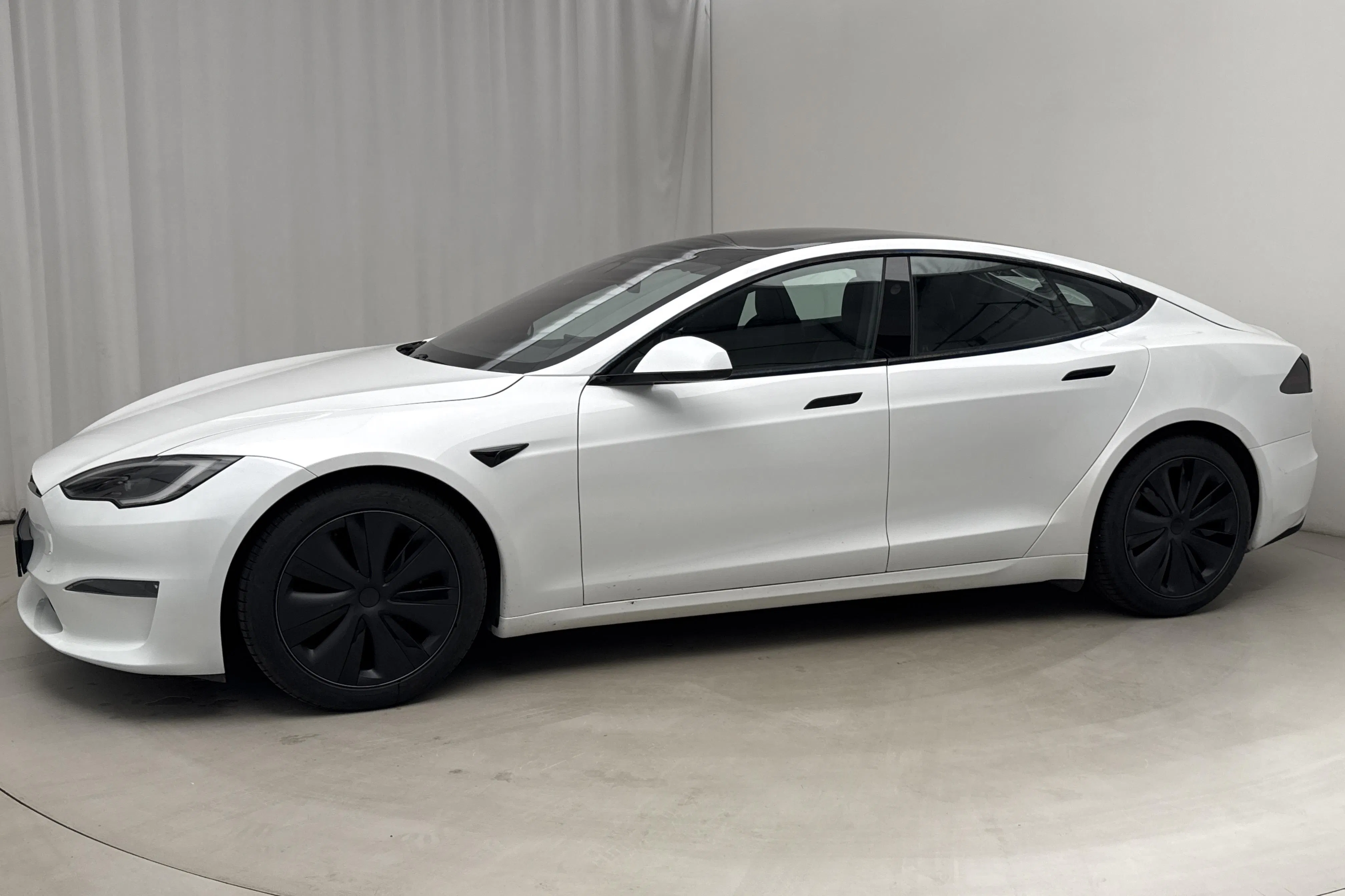 Presentationsfoto 2 av 23: Tesla Model S Dual Motor Long Range AWD - 5 912 mil - Automat - vit - 2023