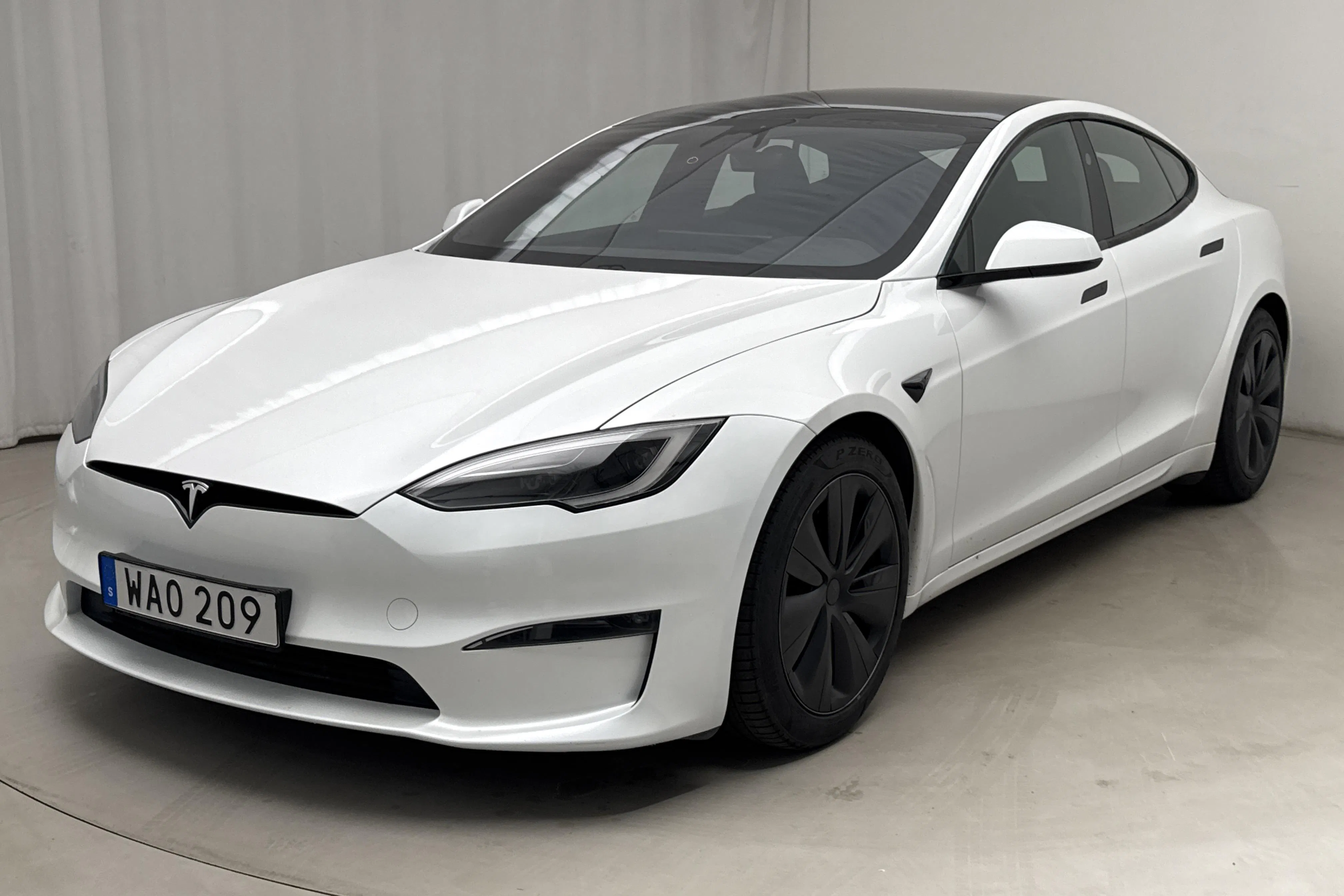 Presentationsfoto 1 av 23: Tesla Model S Dual Motor Long Range AWD - 5 912 mil - Automat - vit - 2023