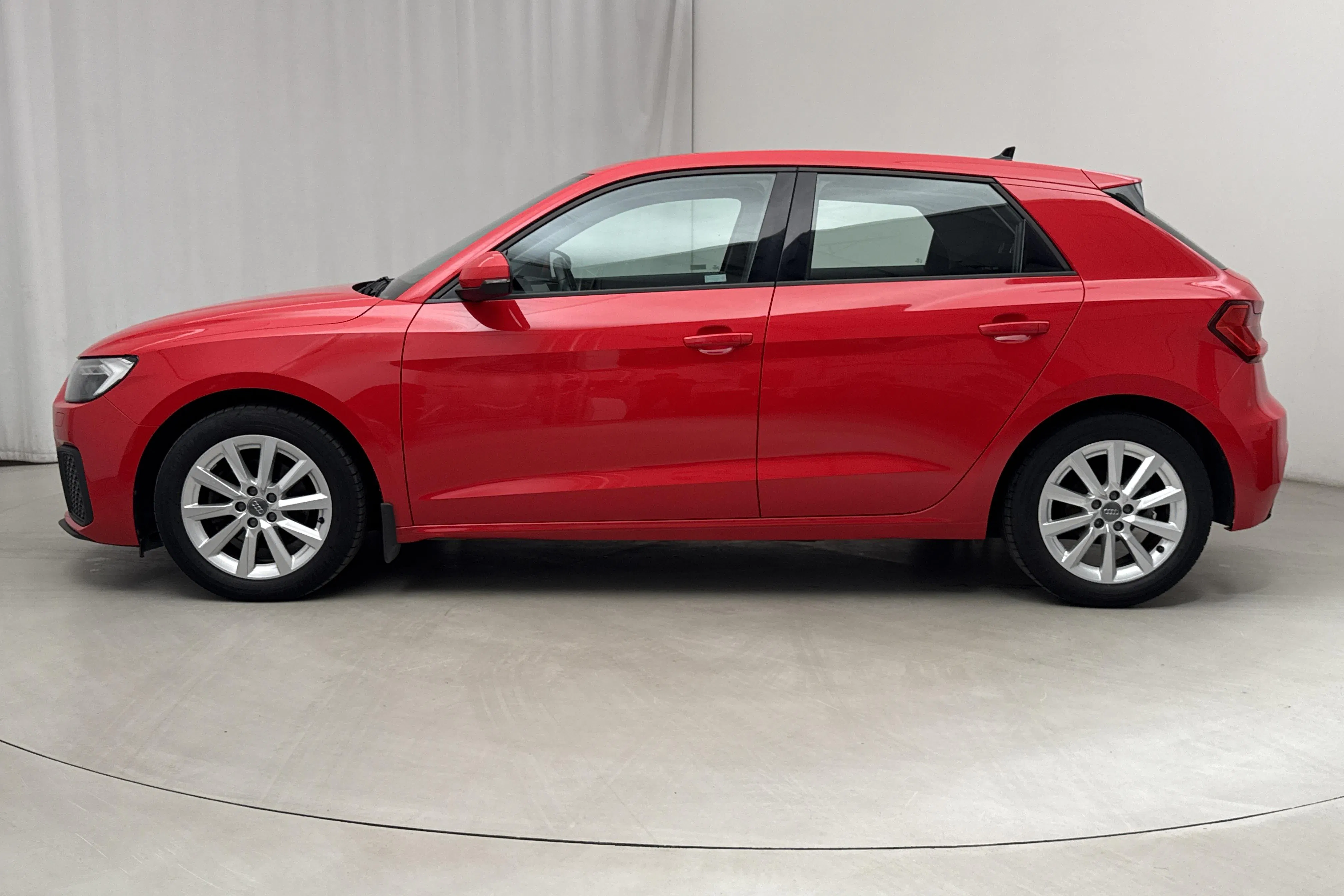 Presentationsfoto 2 av 16: Audi A1 Sportback 30 TFSI (116hk) - 8 275 mil - Manuell - röd - 2019