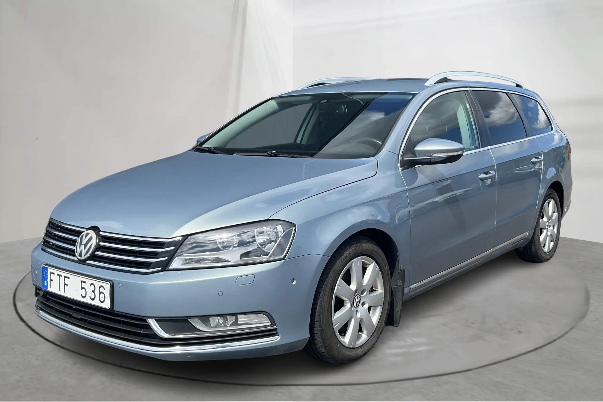 Presentation photo 1 of 15: VW Passat 2.0 TDI BlueMotion Technology Variant 4Motion (170hk) - 299 470 km - Automatic - light grey - 2011
