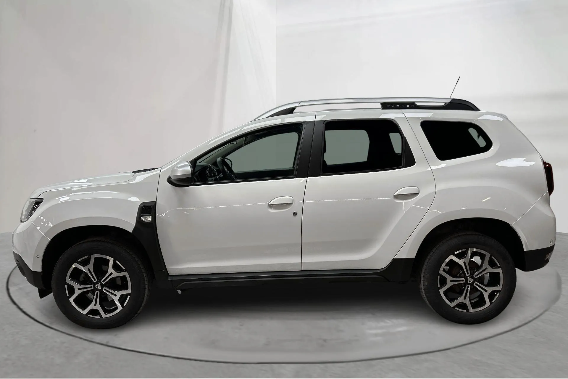 Presentation photo 2 of 15: Dacia Duster 1.5 dCi 4x4 (115hk) - 74 250 km - Manual - white - 2021