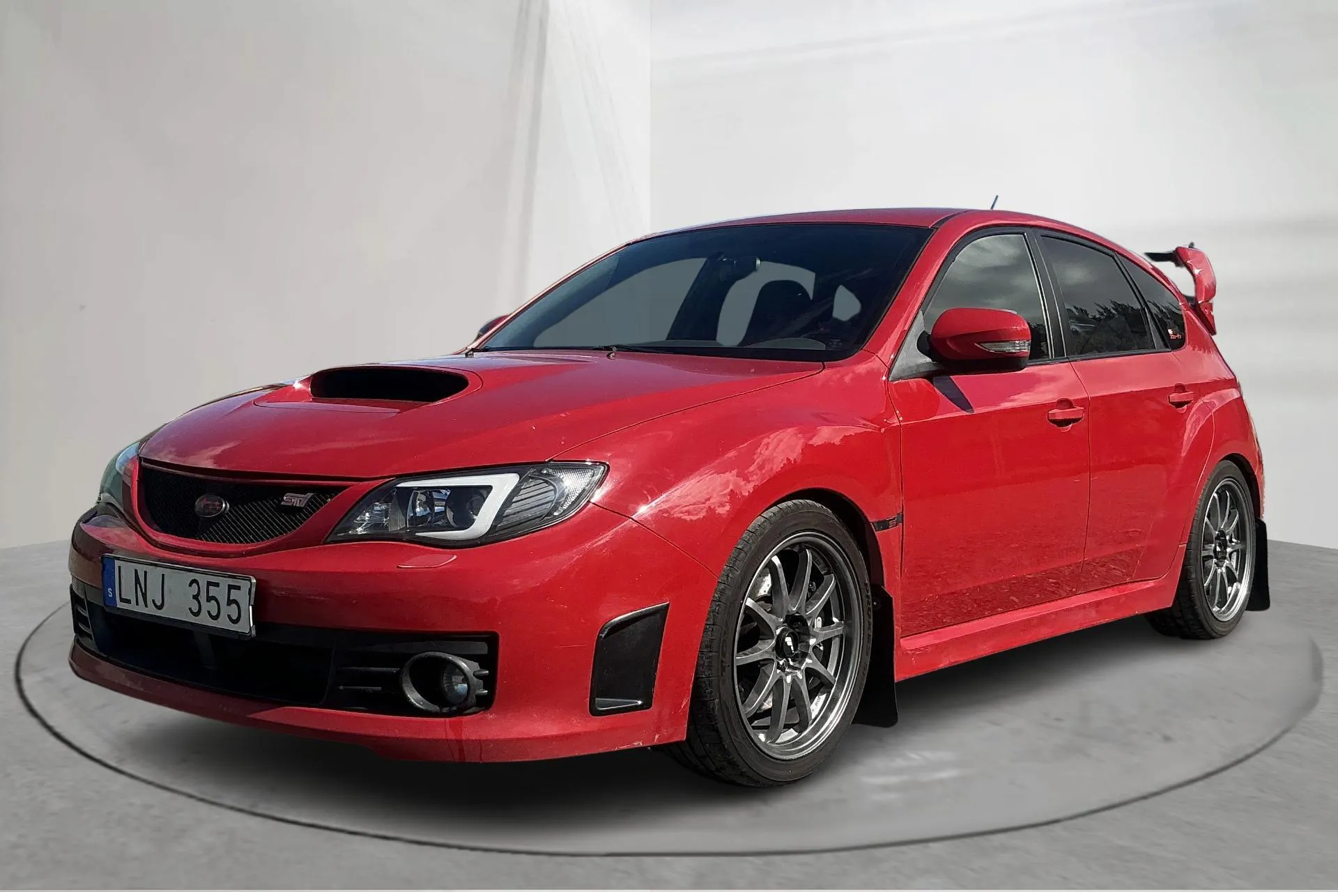 Presentationsfoto 1 av 18: Subaru Impreza 2.5 WRX STI (300hk) - 12 367 mil - Manuell - röd - 2010