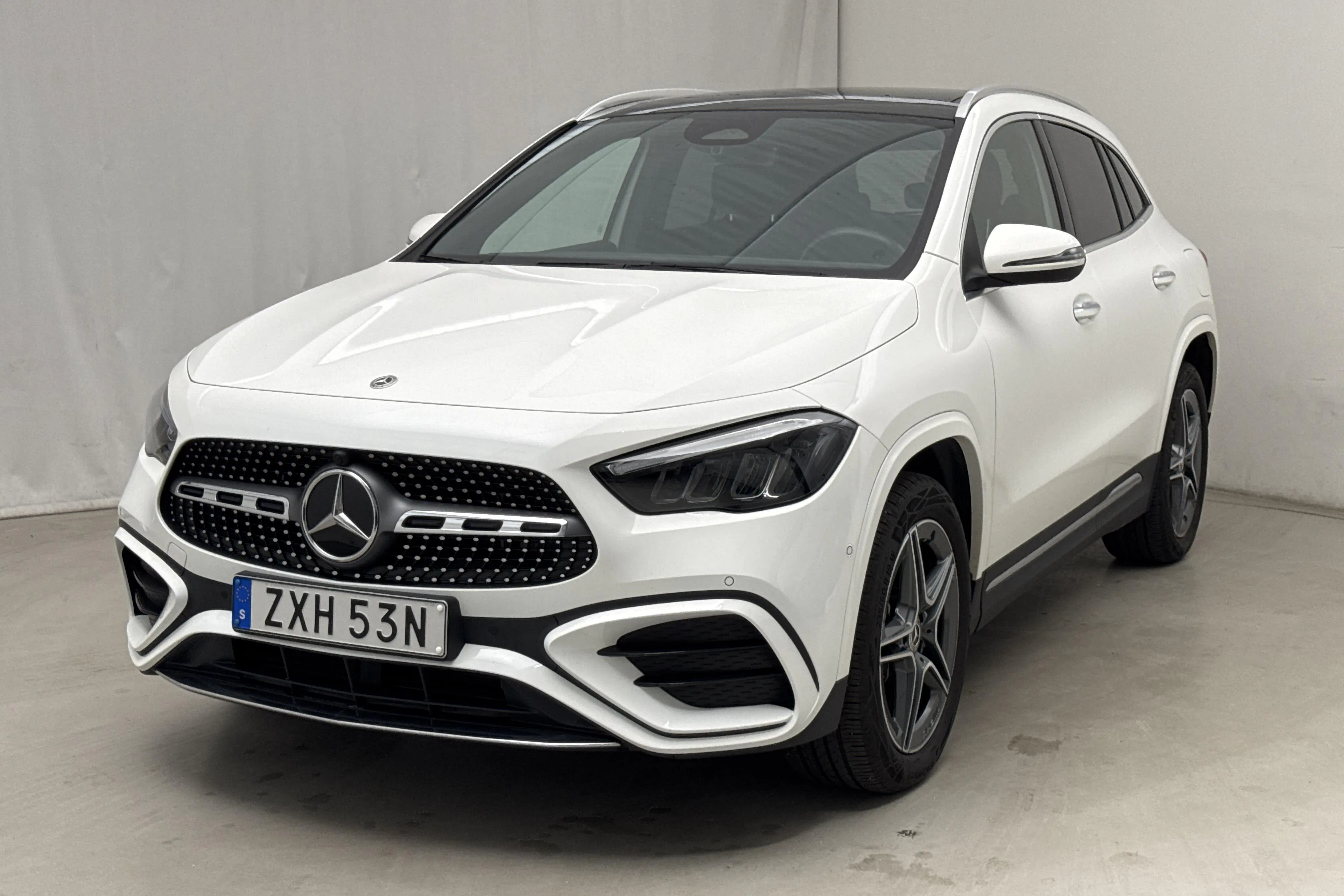 Presentationsfoto 1 av 23: Mercedes GLA 250 e H247 (218hk) - 3 034 mil - Automat - vit - 2024
