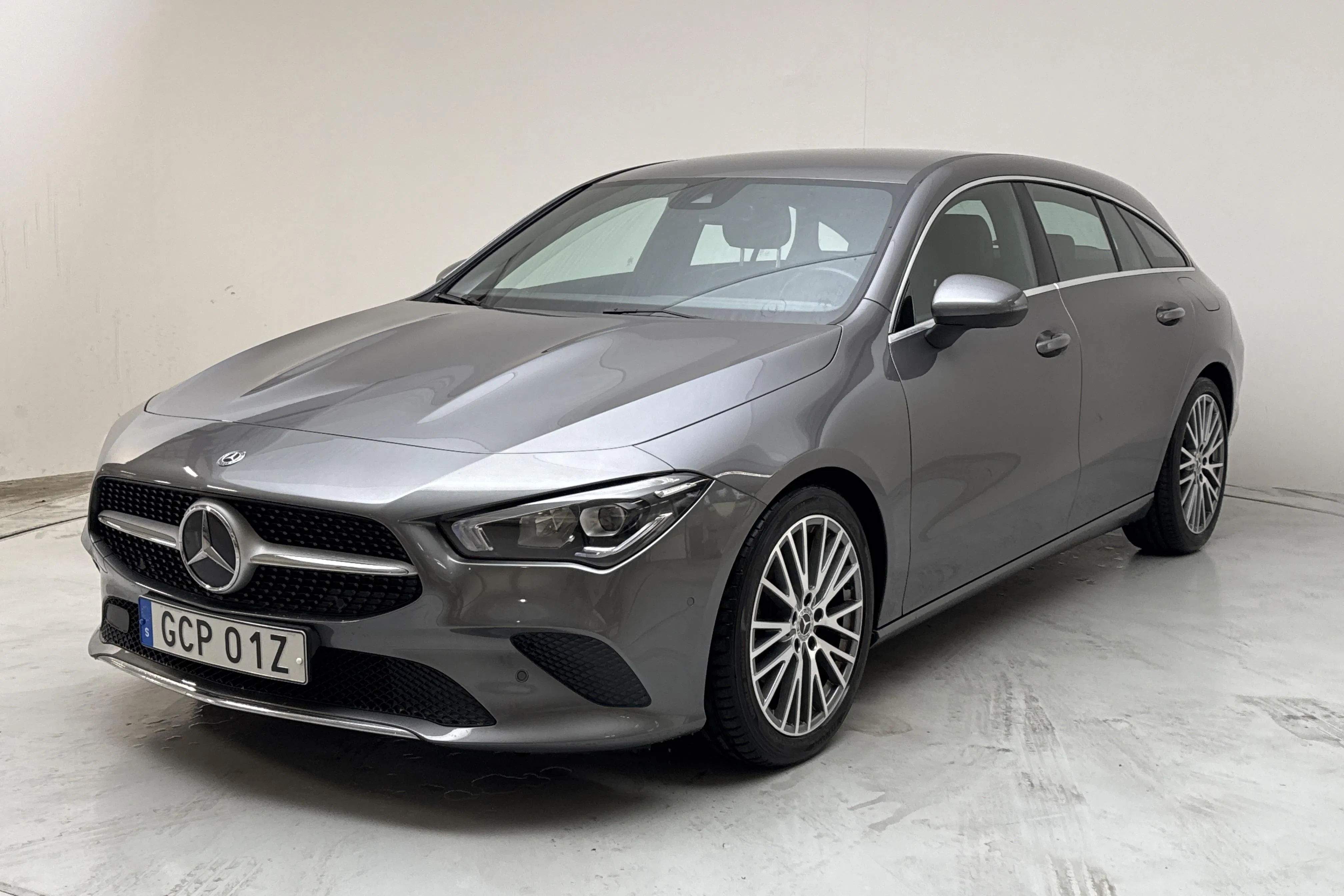 Presentation photo 1 of 14: Mercedes CLA 180 Shooting Brake X118 (136hk) - 74 460 km - Automatic - dark grey - 2020