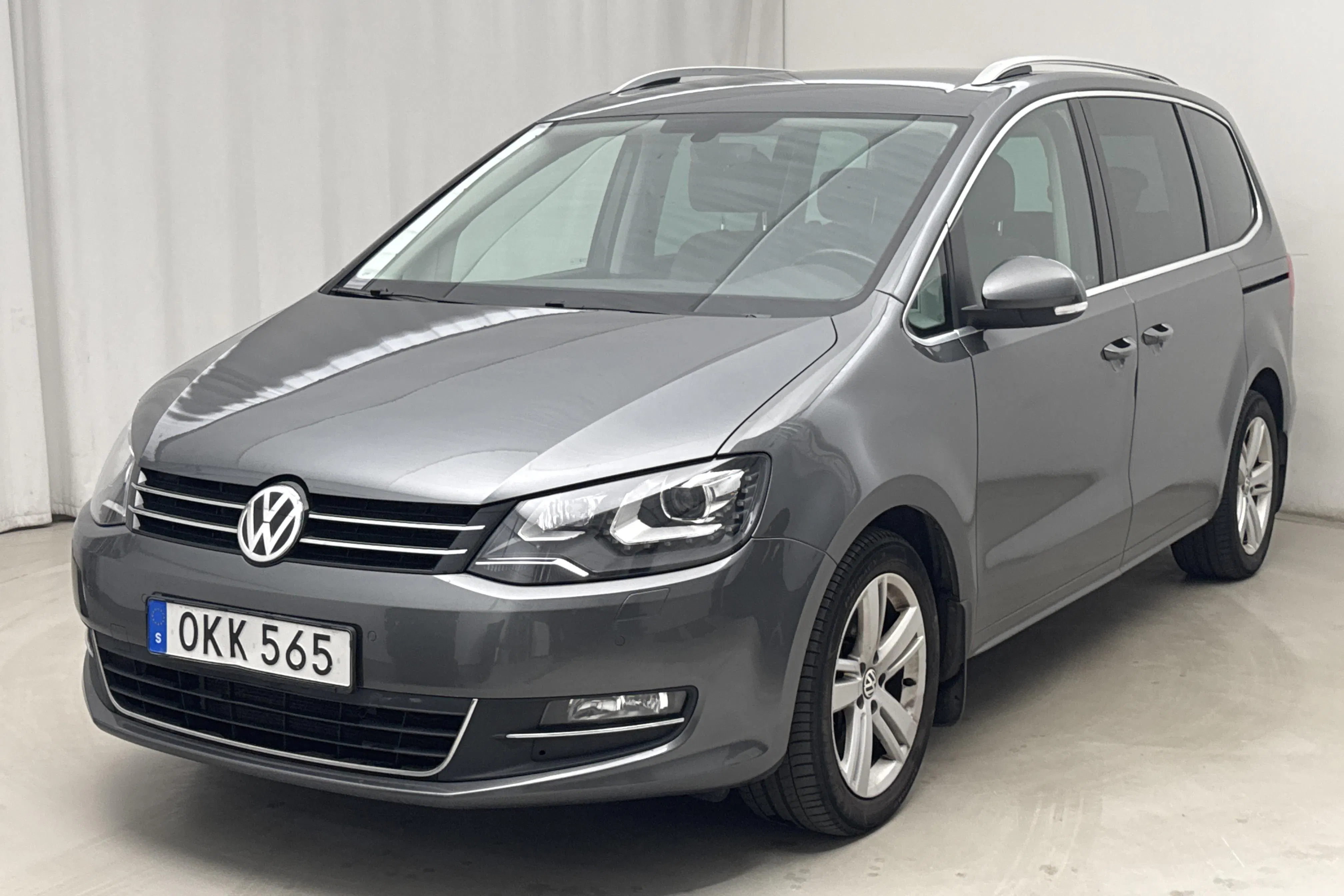 Presentation photo 1 of 20: VW Sharan 2.0 TDI 4Motion (184hk) - 184 030 km - Automatic - dark grey - 2017
