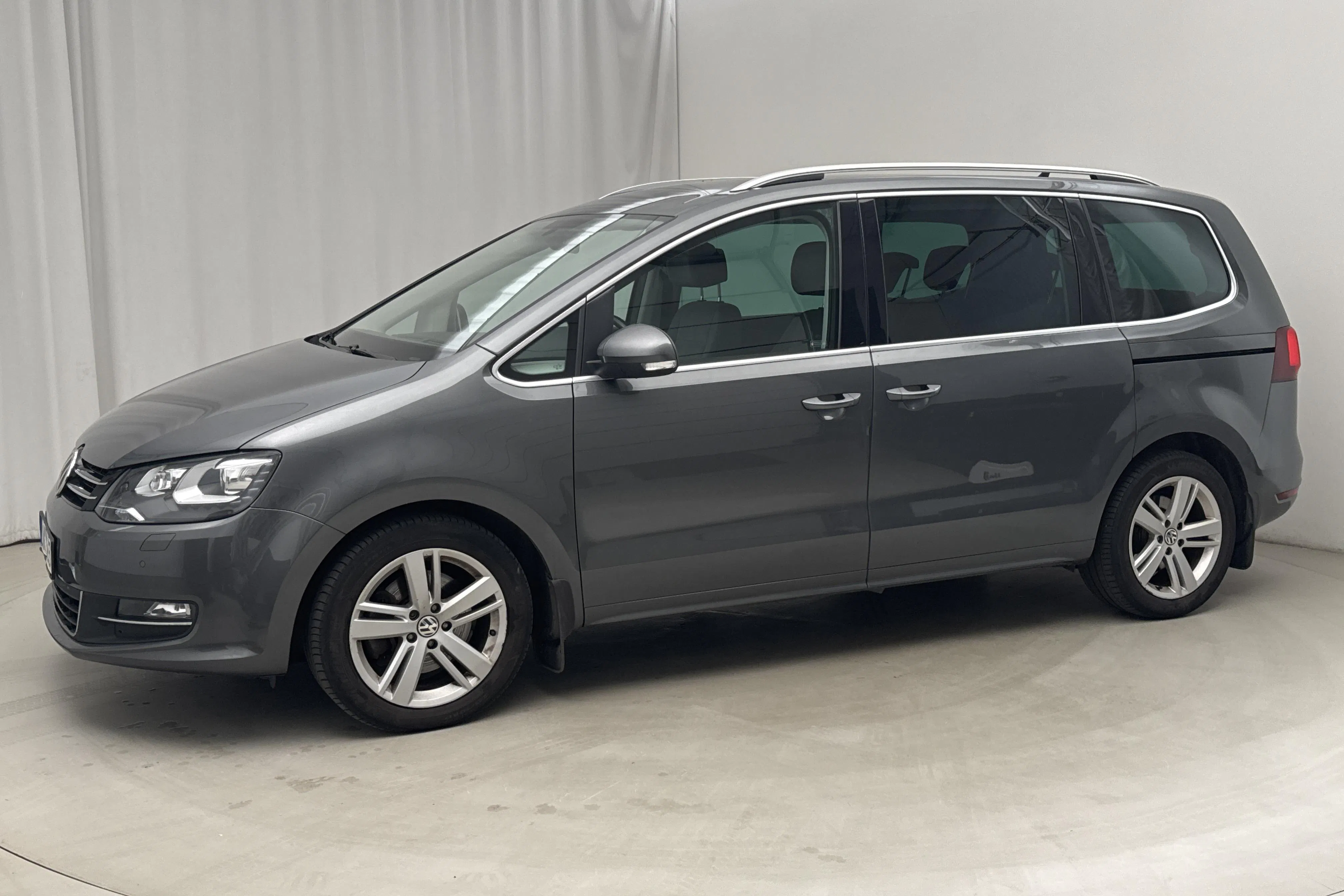 Presentation photo 2 of 20: VW Sharan 2.0 TDI 4Motion (184hk) - 184 030 km - Automatic - dark grey - 2017
