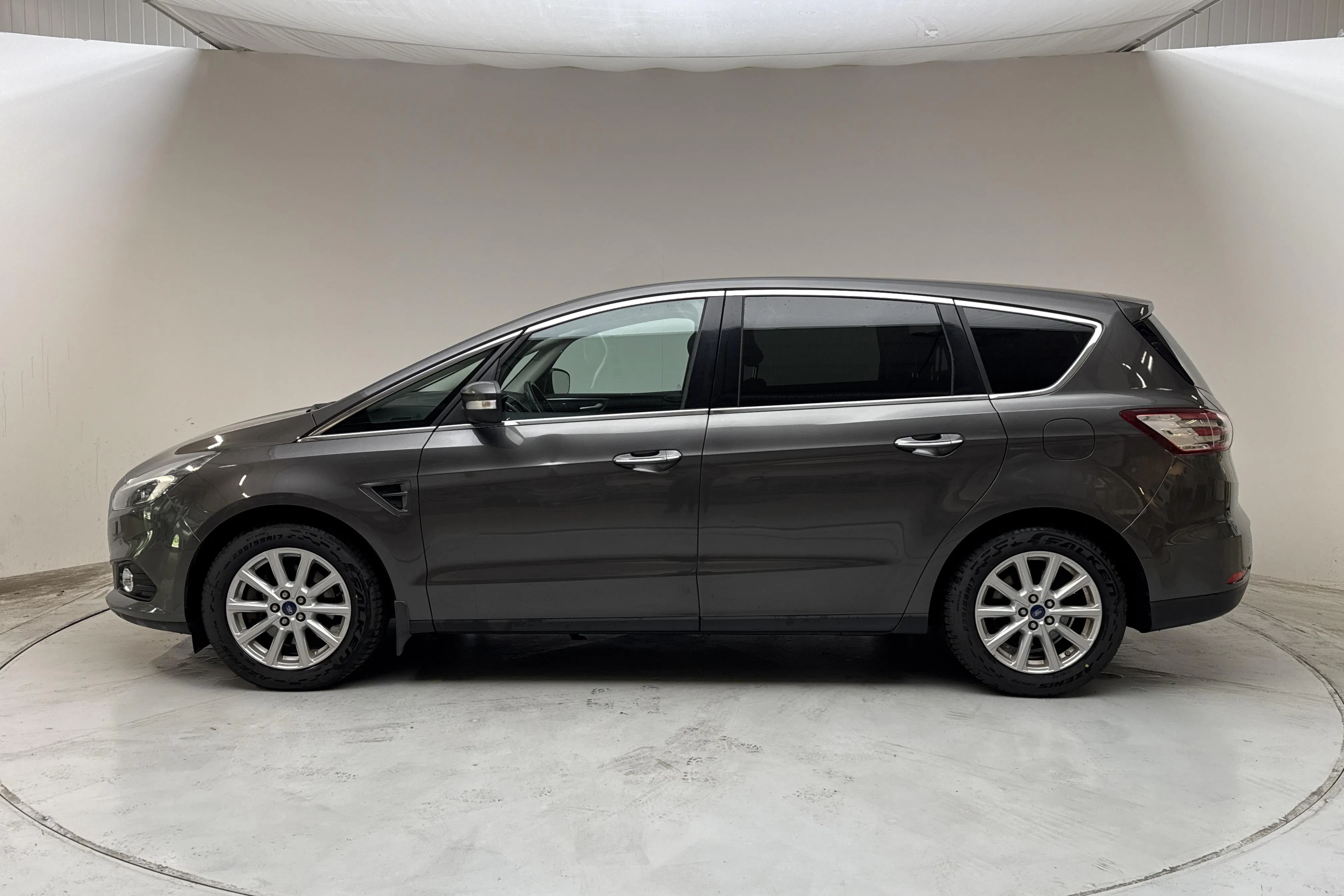 Presentation photo 2 of 16: Ford S-MAX 2.0 TDCi (150hk) - 212 680 km - Automatic - gray - 2016