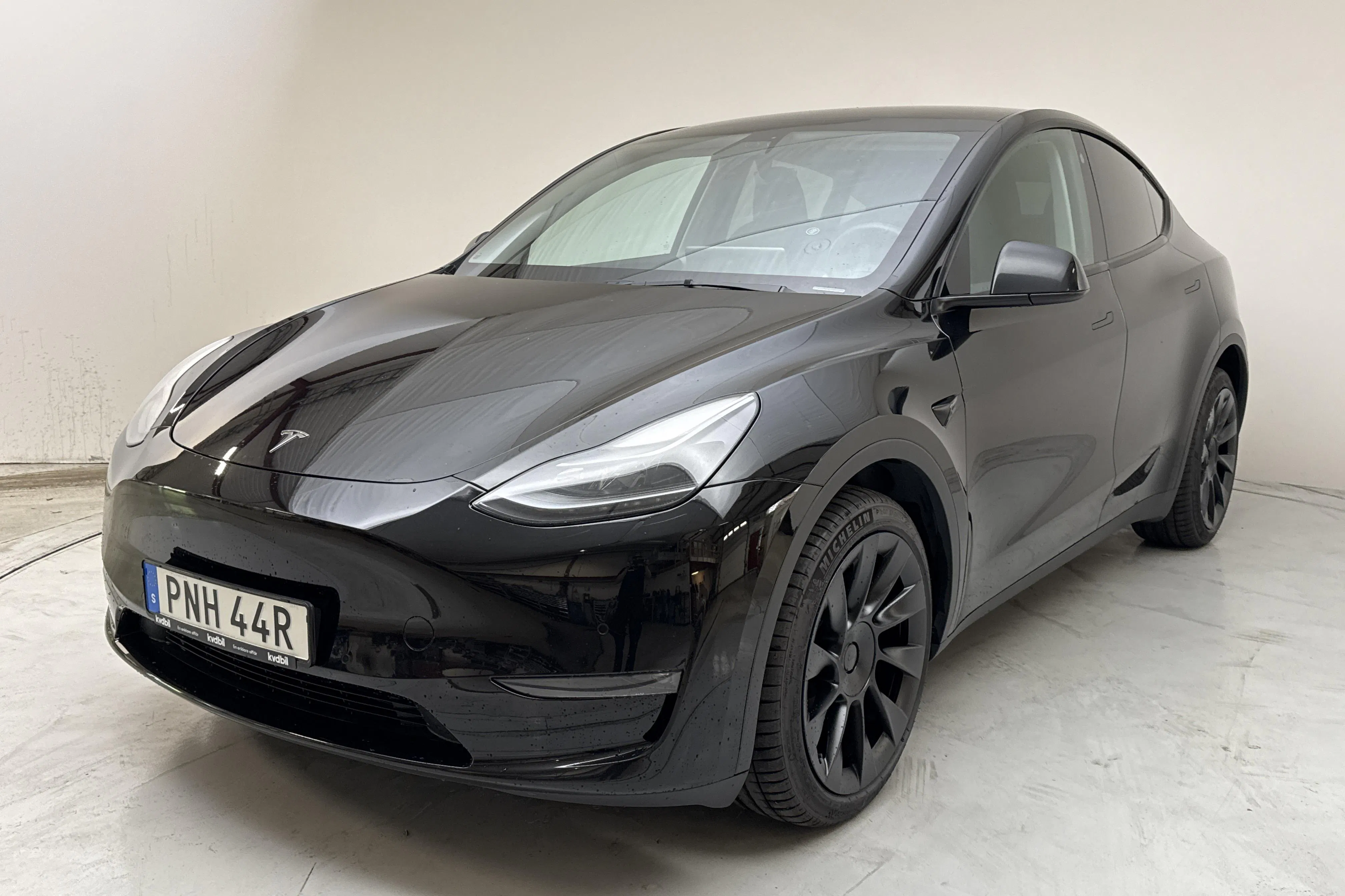 Presentationsfoto 1 av 18: Tesla Model Y Long Range Dual Motor AWD - 10 392 mil - Automat - svart - 2022