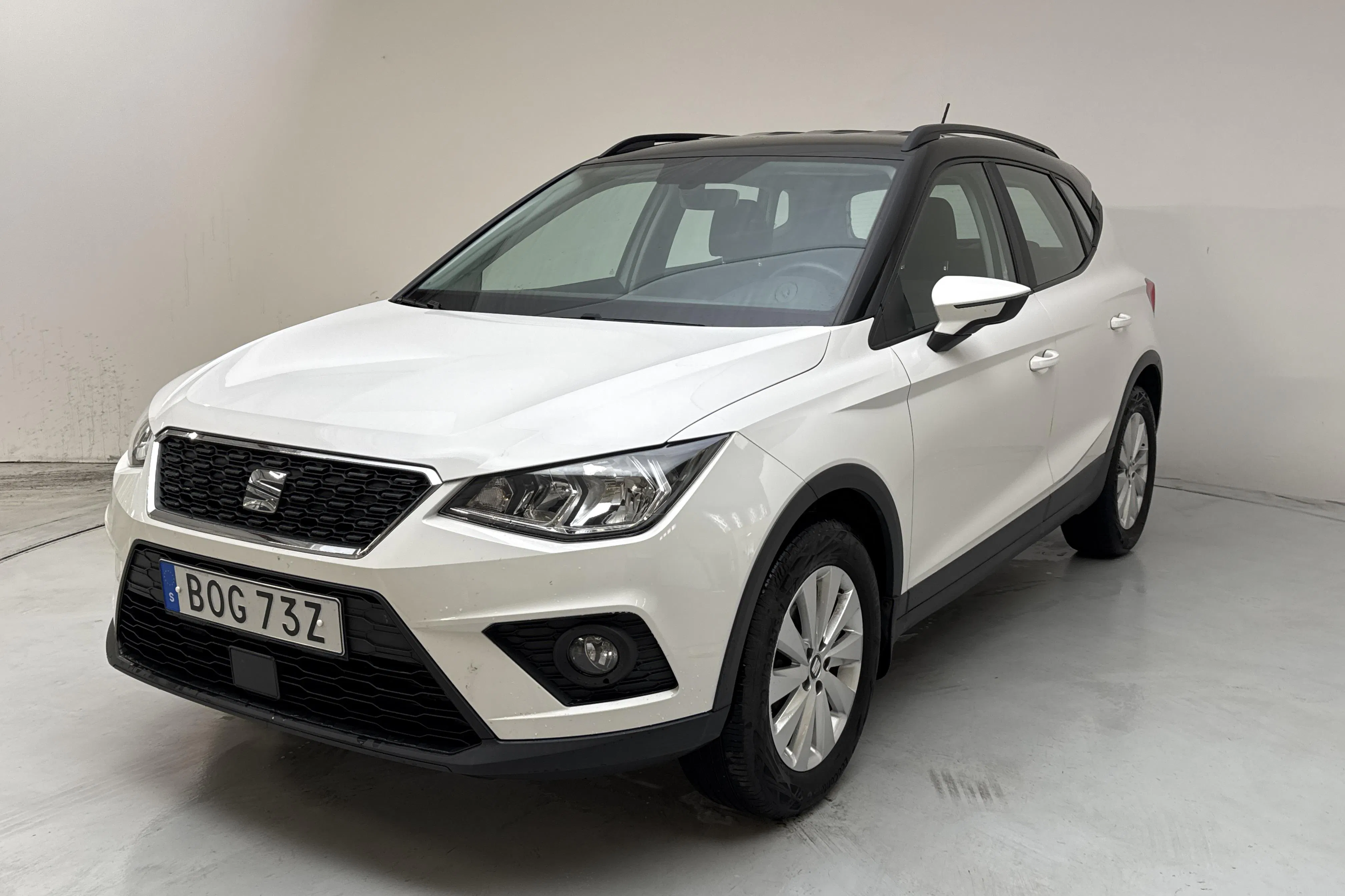 Presentationsfoto 1 av 12: Seat Arona 1.0 TSI 5dr (95hk) - 5 727 mil - Manuell - vit - 2021