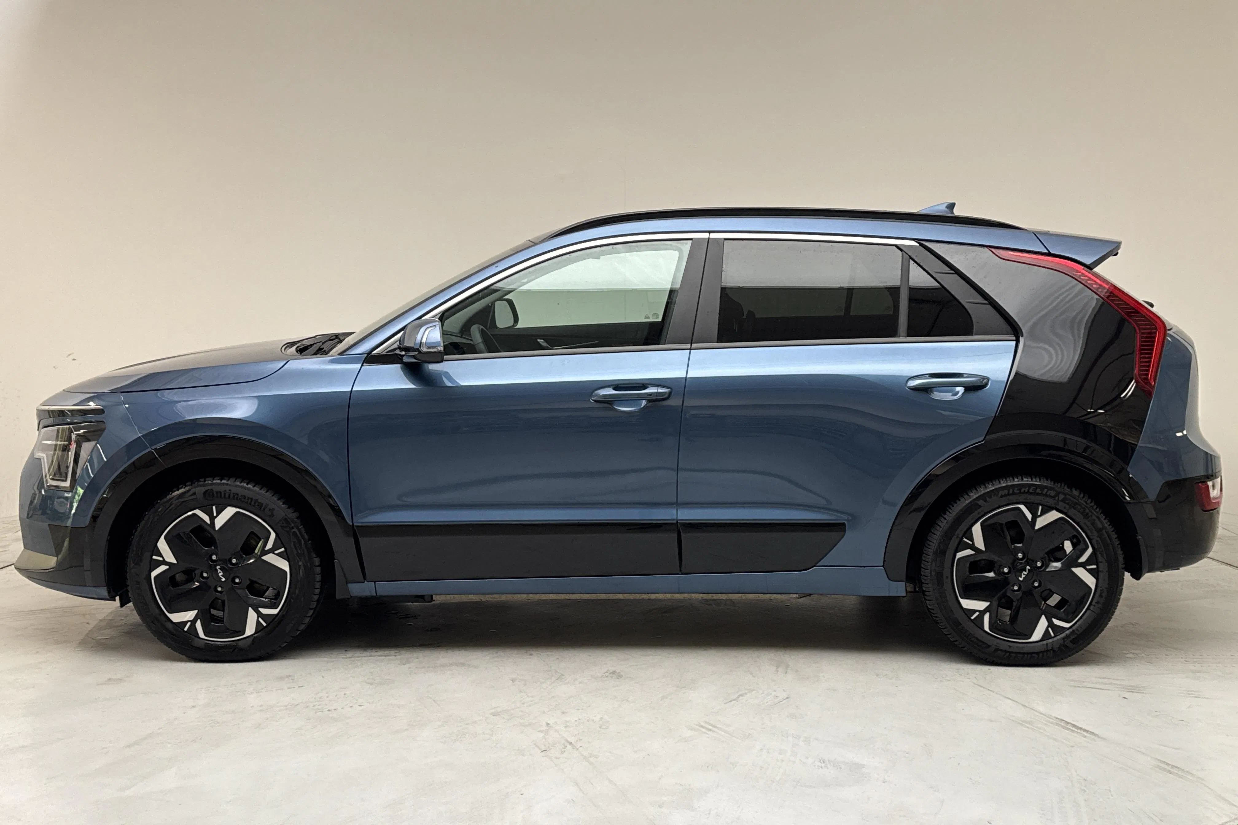 Presentationsfoto 2 av 20: KIA Niro EV 65kWh (204hk) - 7 059 mil - Automat - blå - 2023