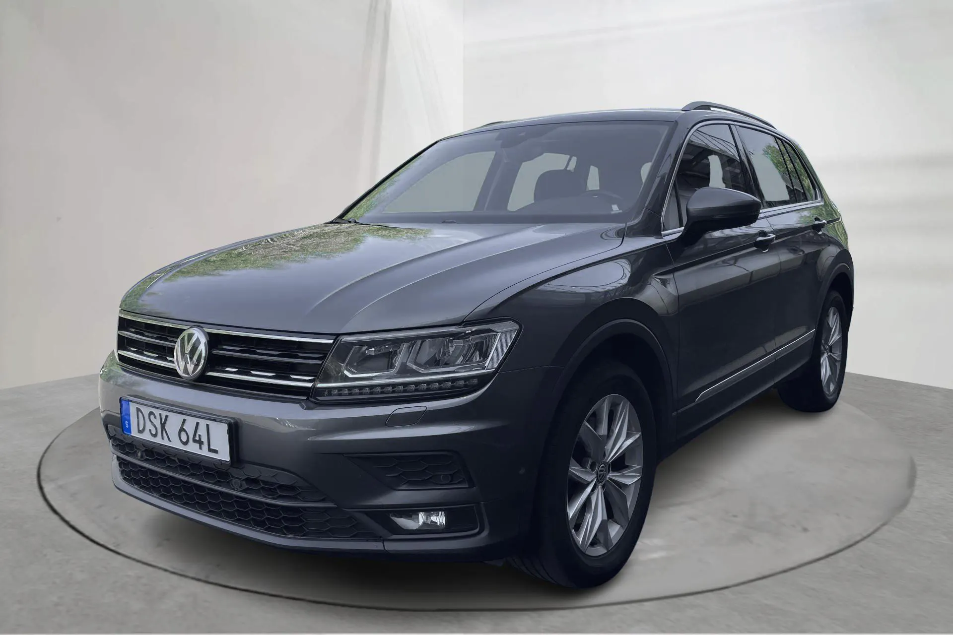 Presentation photo 1 of 17: VW Tiguan 2.0 TSI 4MOTION (190hk) - 95 670 km - Automatic - dark grey - 2020