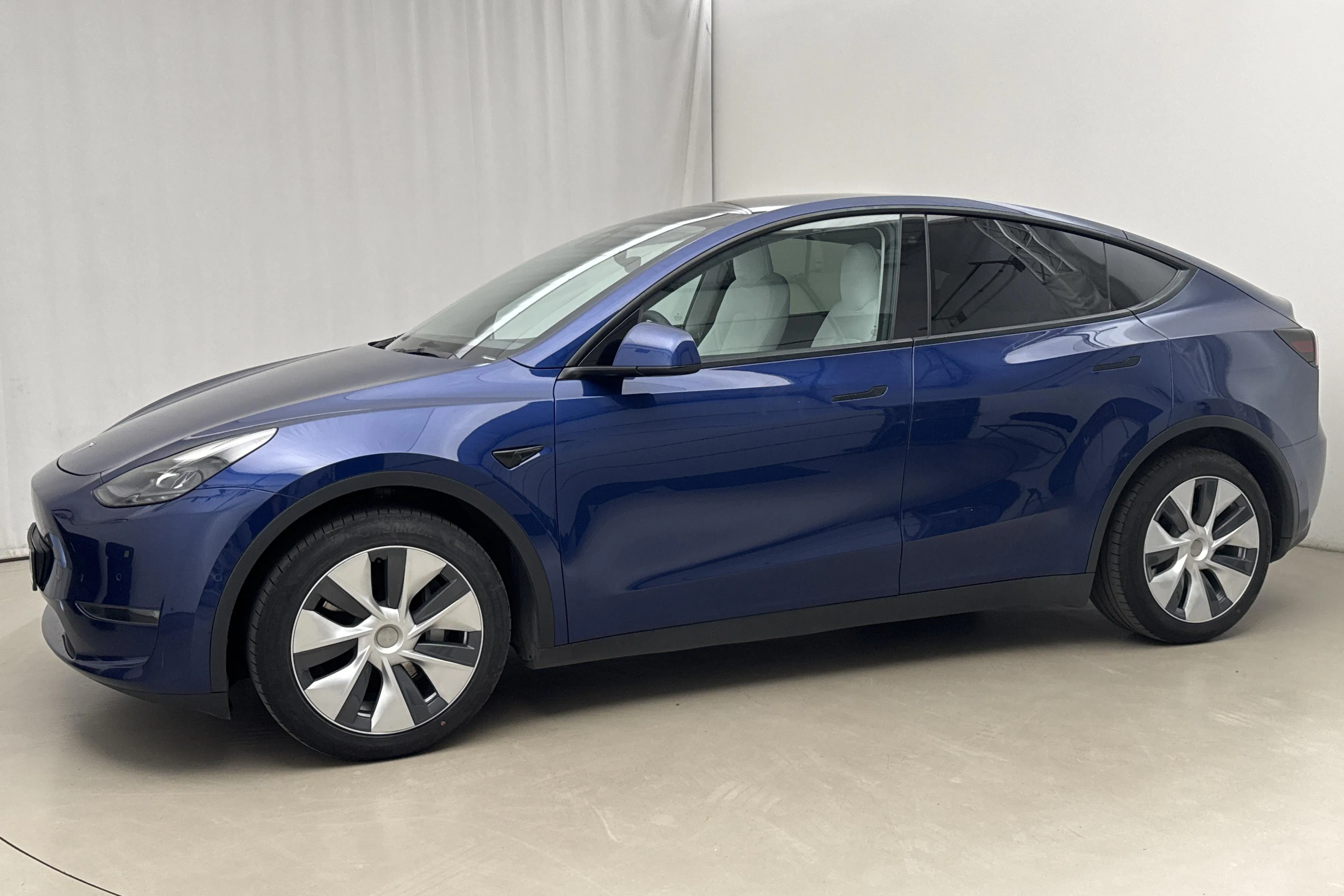 Presentation photo 2 of 21: Tesla Model Y Long Range Dual Motor AWD - 67 660 km - Automatic - blue - 2021