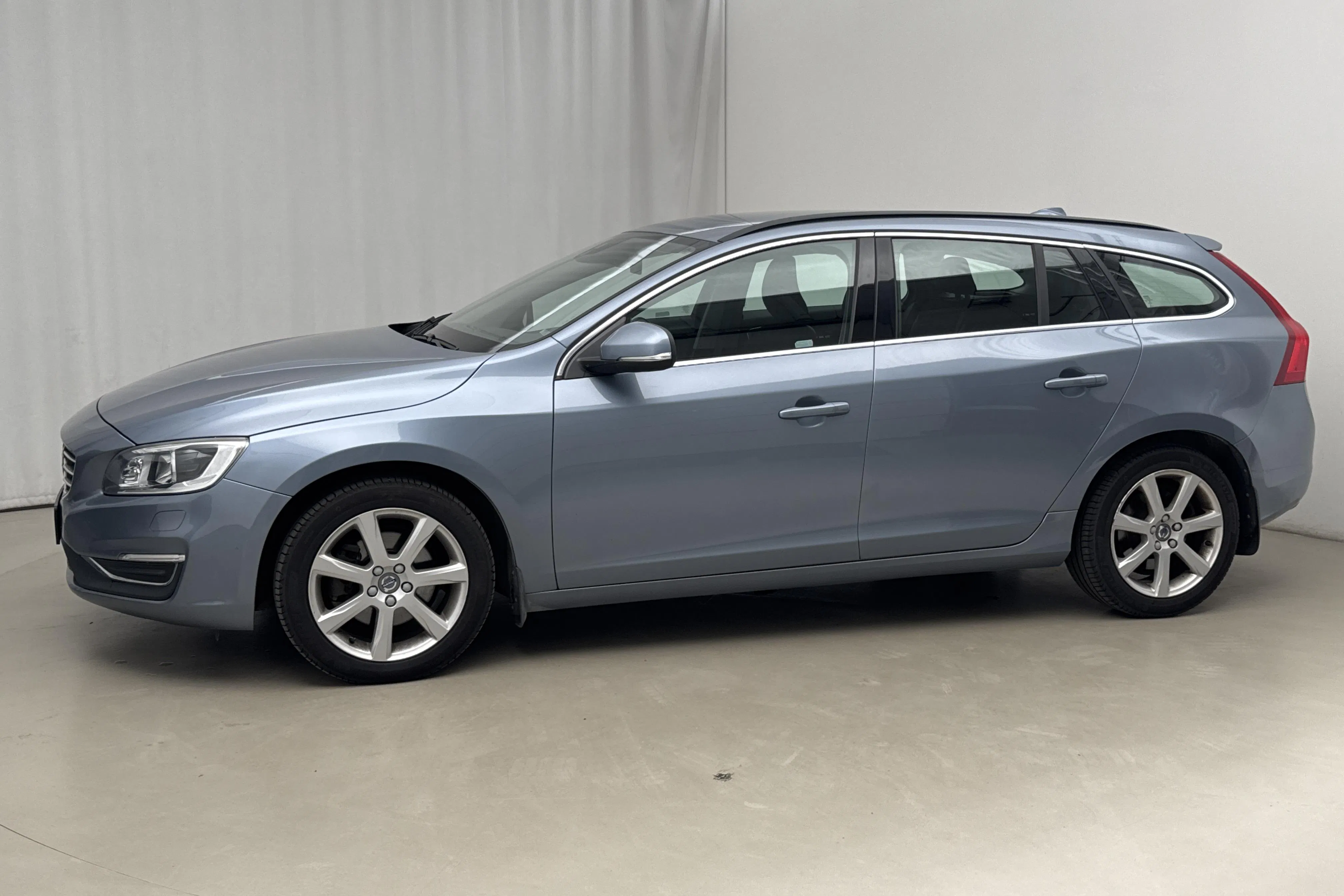 Esitlusfoto 2 aadressil 15: Volvo V60 D3 (150hk) - 150 360 km - Automaatne - Helesinine - 2018