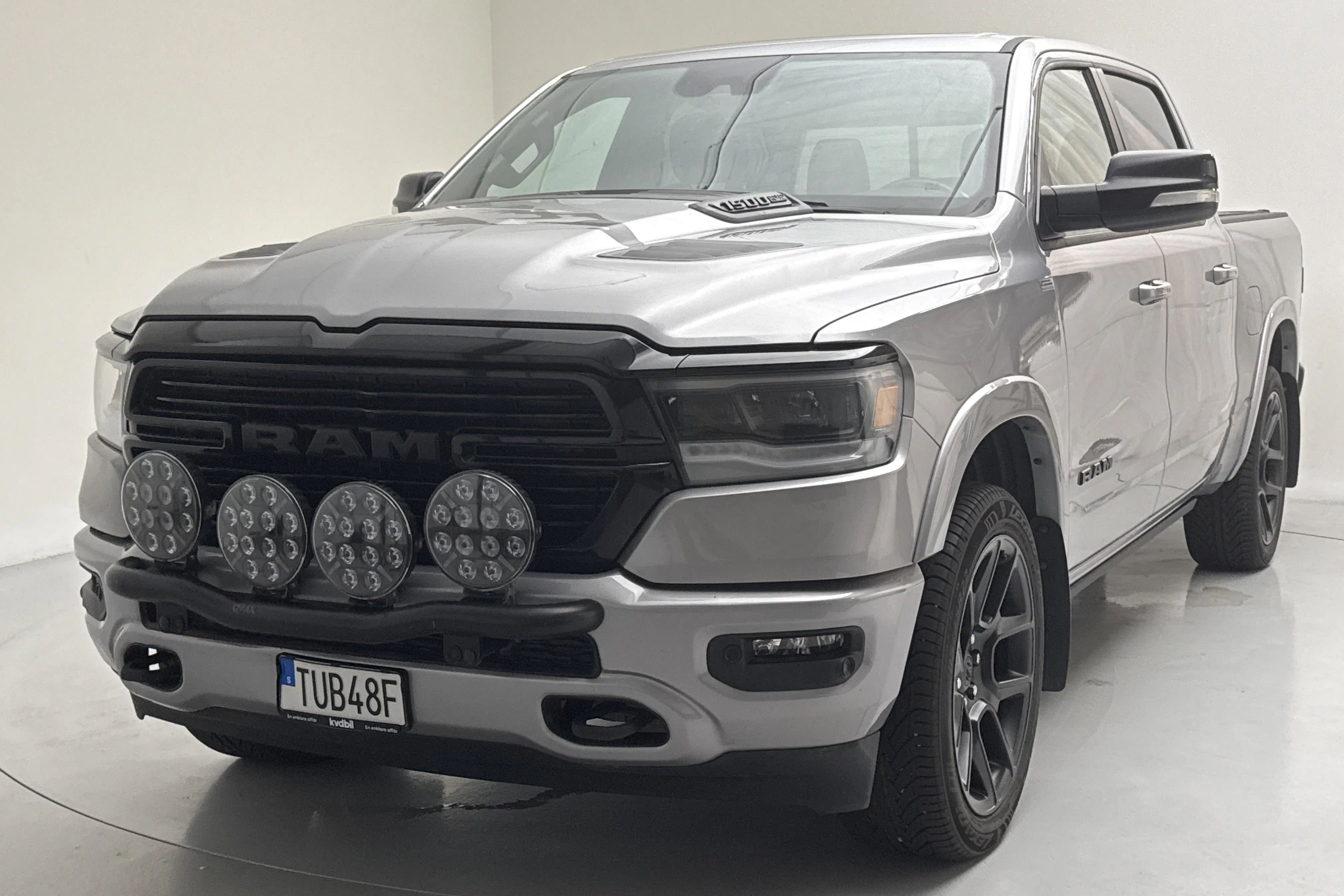 Presentation photo 1 of 15: Dodge RAM 1500 5.7 (395hk) - 122 360 km - Automatic - silver - 2022