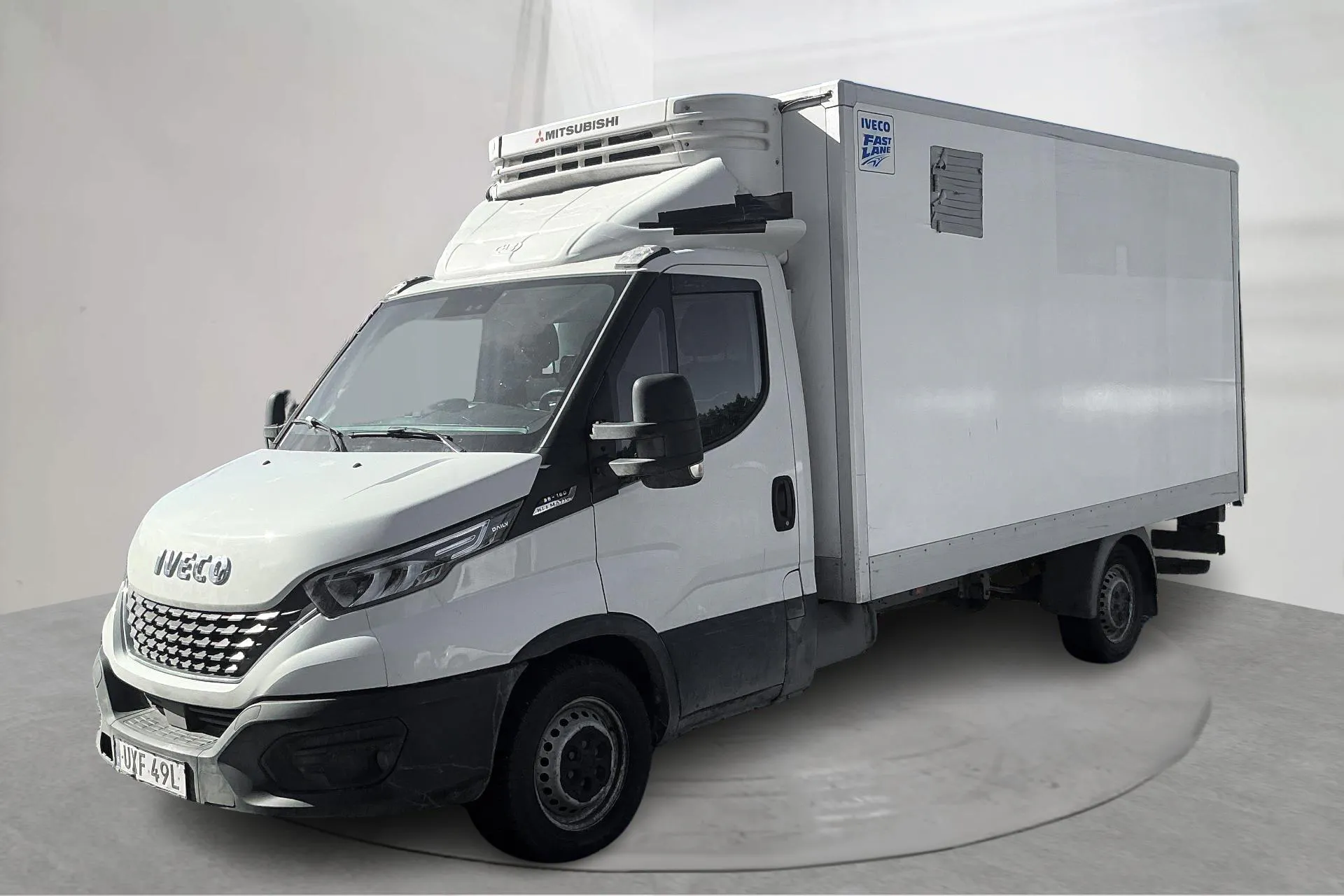 Presentation photo 1 of 18: Iveco Daily 35 2.3 (156hk) - 277 110 km - Automatic - white - 2021