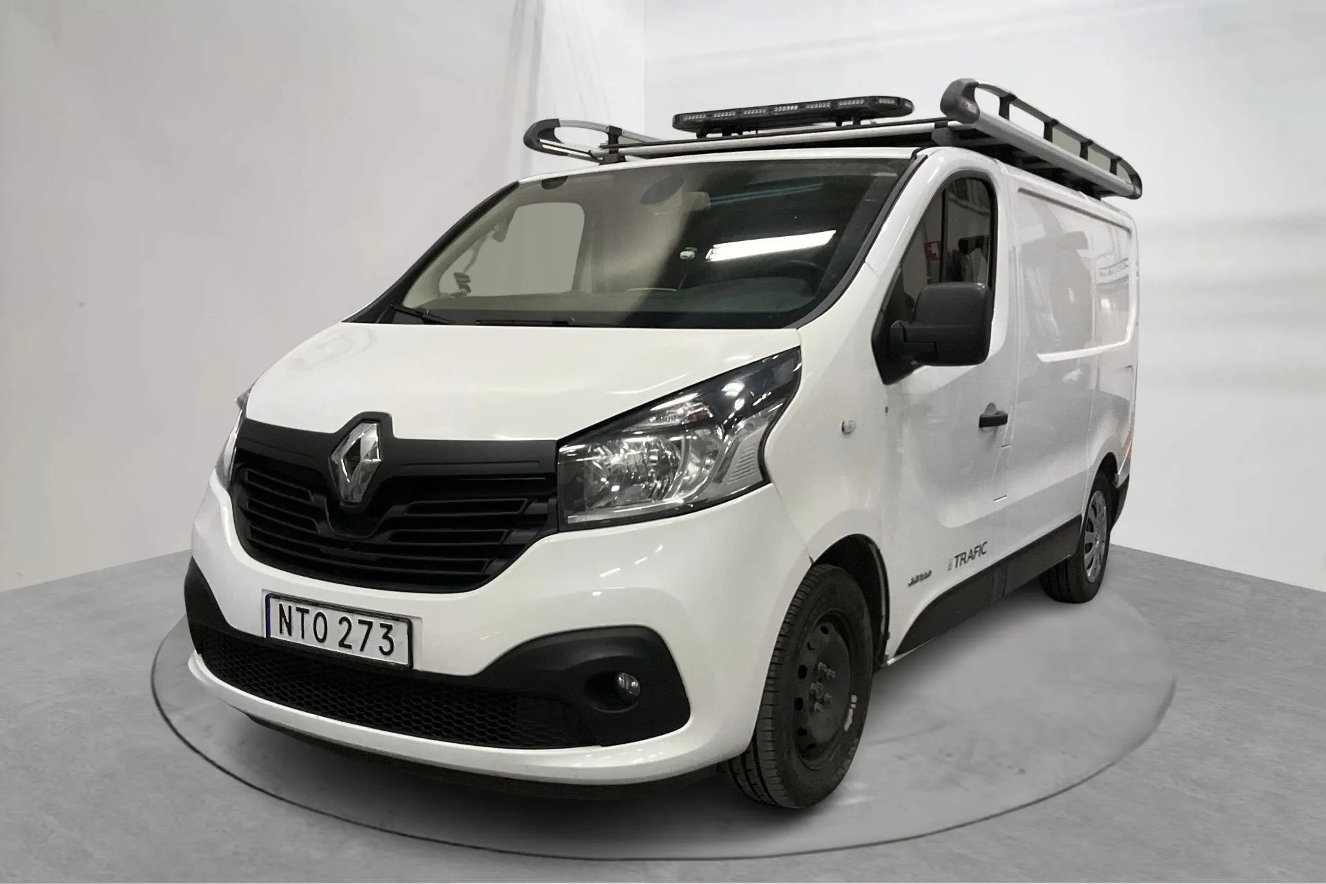 Presentation photo 1 of 17: Renault Trafic 1.6 dCi Skåp (120hk) - 219 440 km - Manual - white - 2015