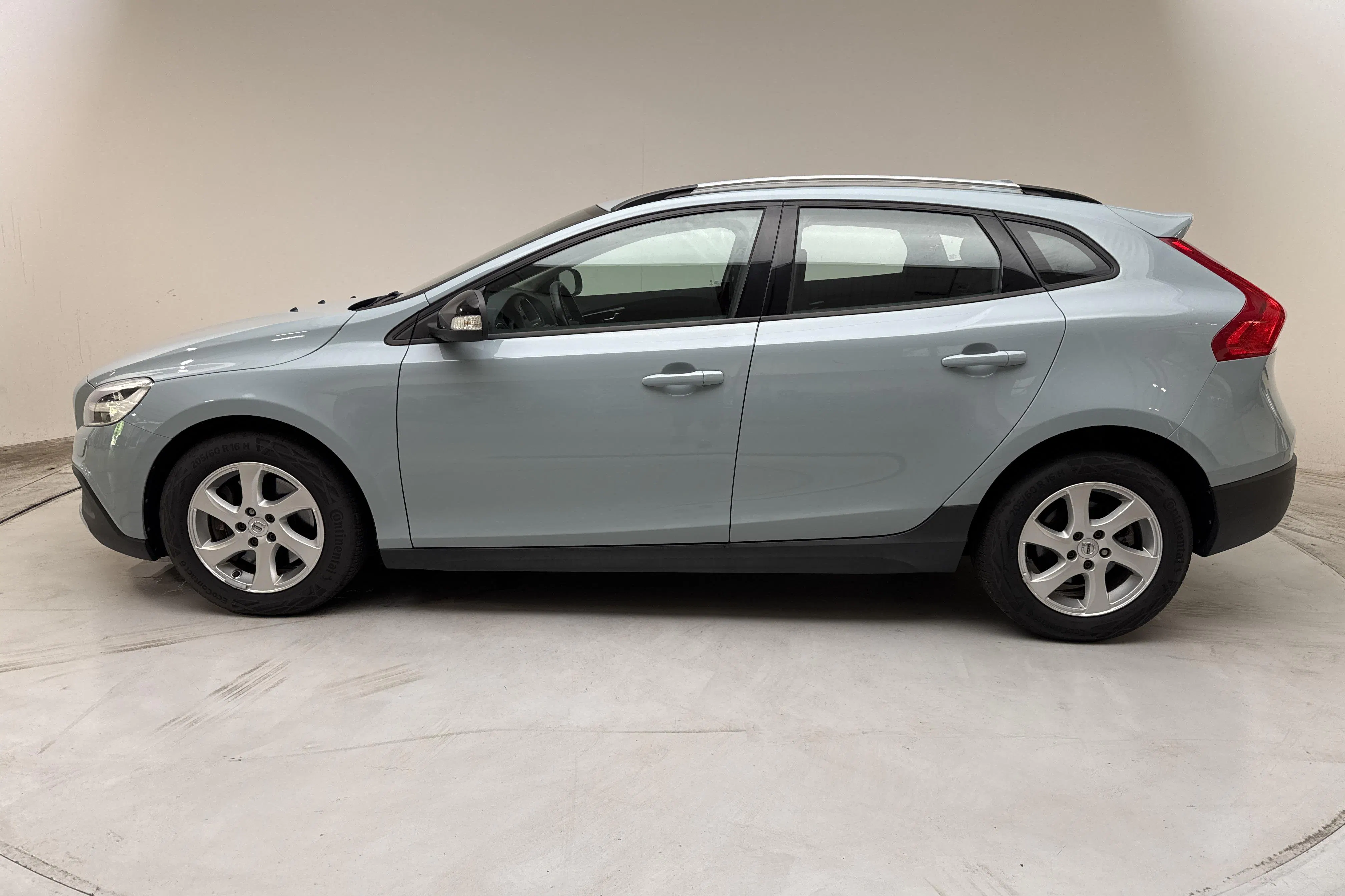 Presentationsfoto 2 av 13: Volvo V40 Cross Country T3 (152hk) - 9 707 mil - Automat - Ljusblå - 2019