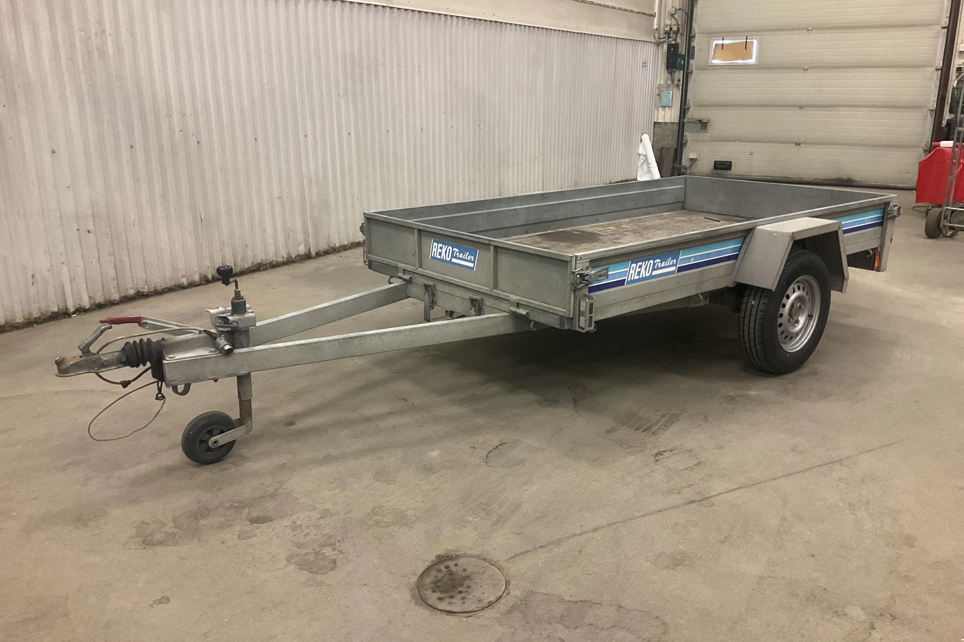 Presentationsfoto 1 av 12: REKO Trailer FL 1000 SG Släpvagn med tippfunktion - 0 km - grå - 2004