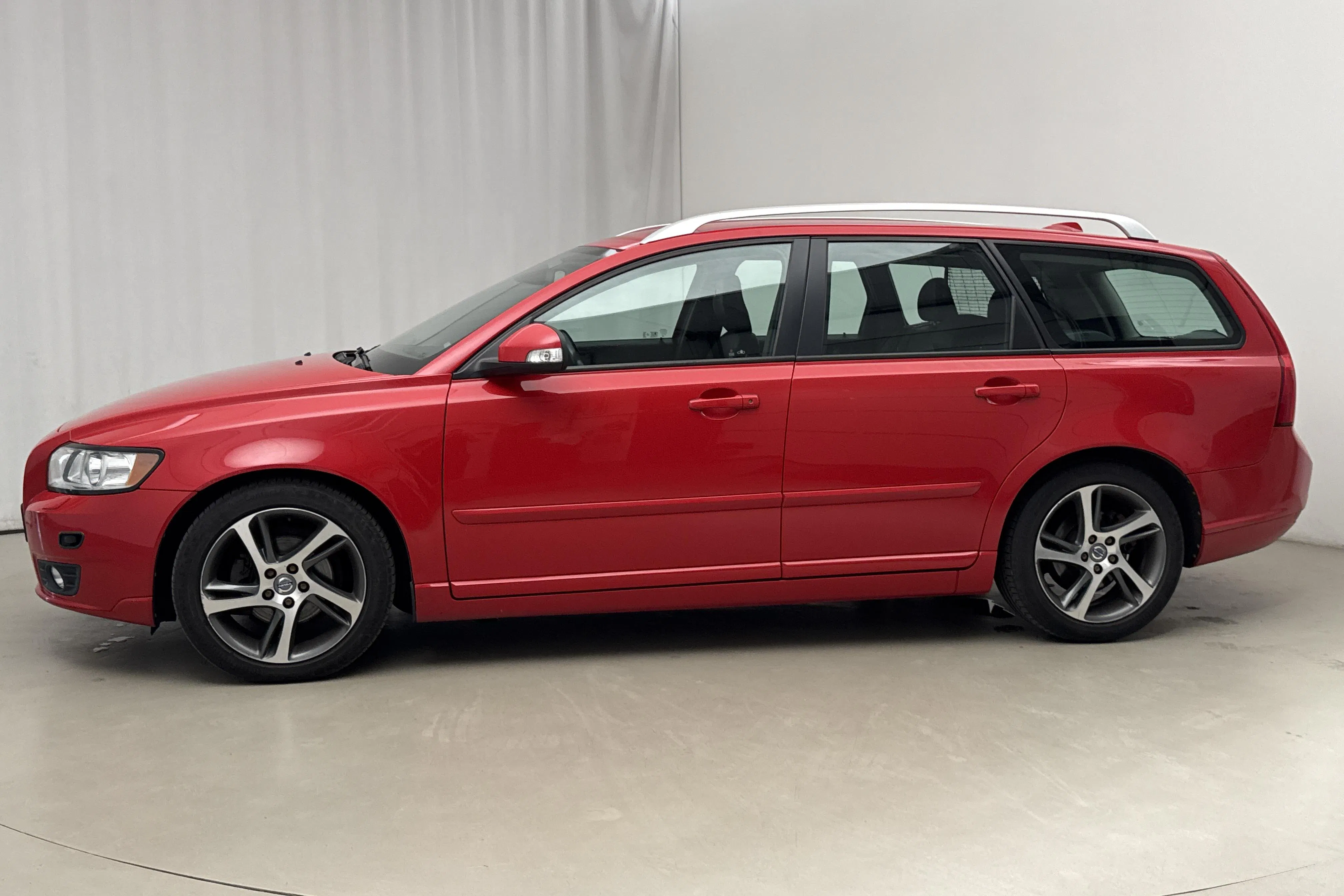 Presentation photo 2 of 15: Volvo V50 D2 (115hk) - 134 790 km - Manual - red - 2012