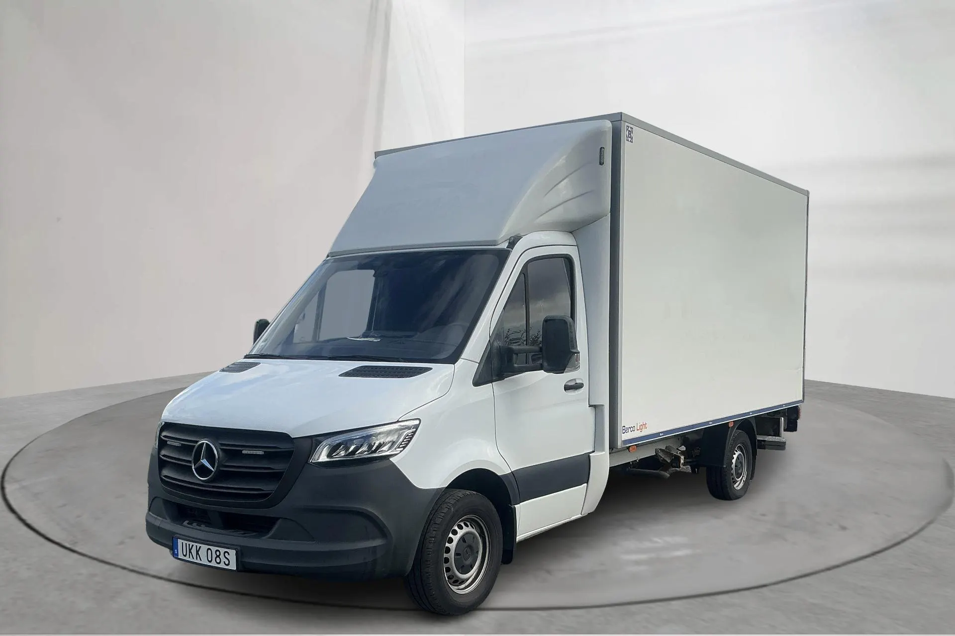 Presentationsfoto 1 av 16: Mercedes Sprinter 317 CDI Volymskåp RWD (170hk) - 5 630 mil - Automat - vit - 2023