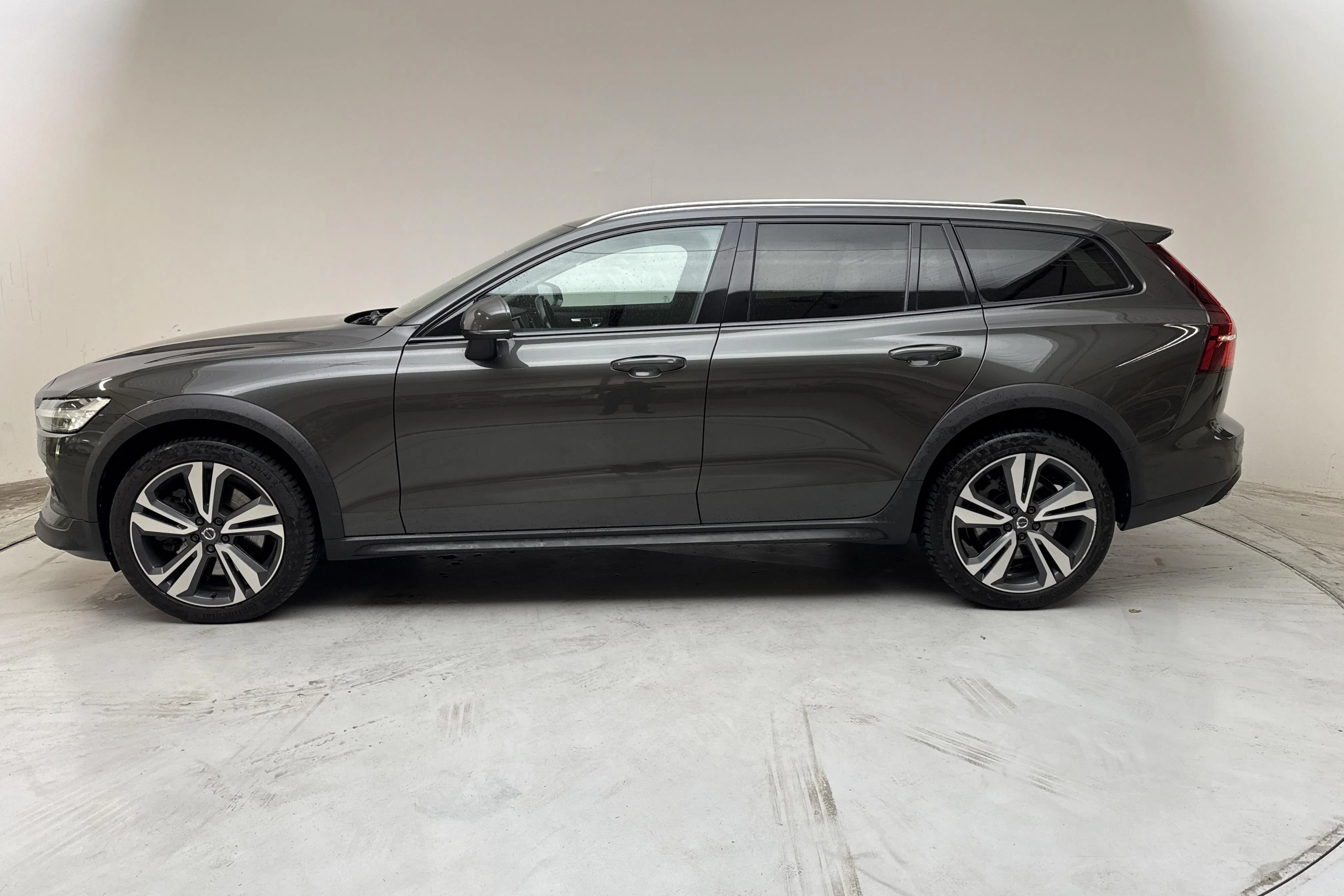 Presentation photo 2 of 15: Volvo V60 B4 Cross Country AWD Mildhybrid, Diesel (197hk) - 193 740 km - Automatic - dark grey - 2022