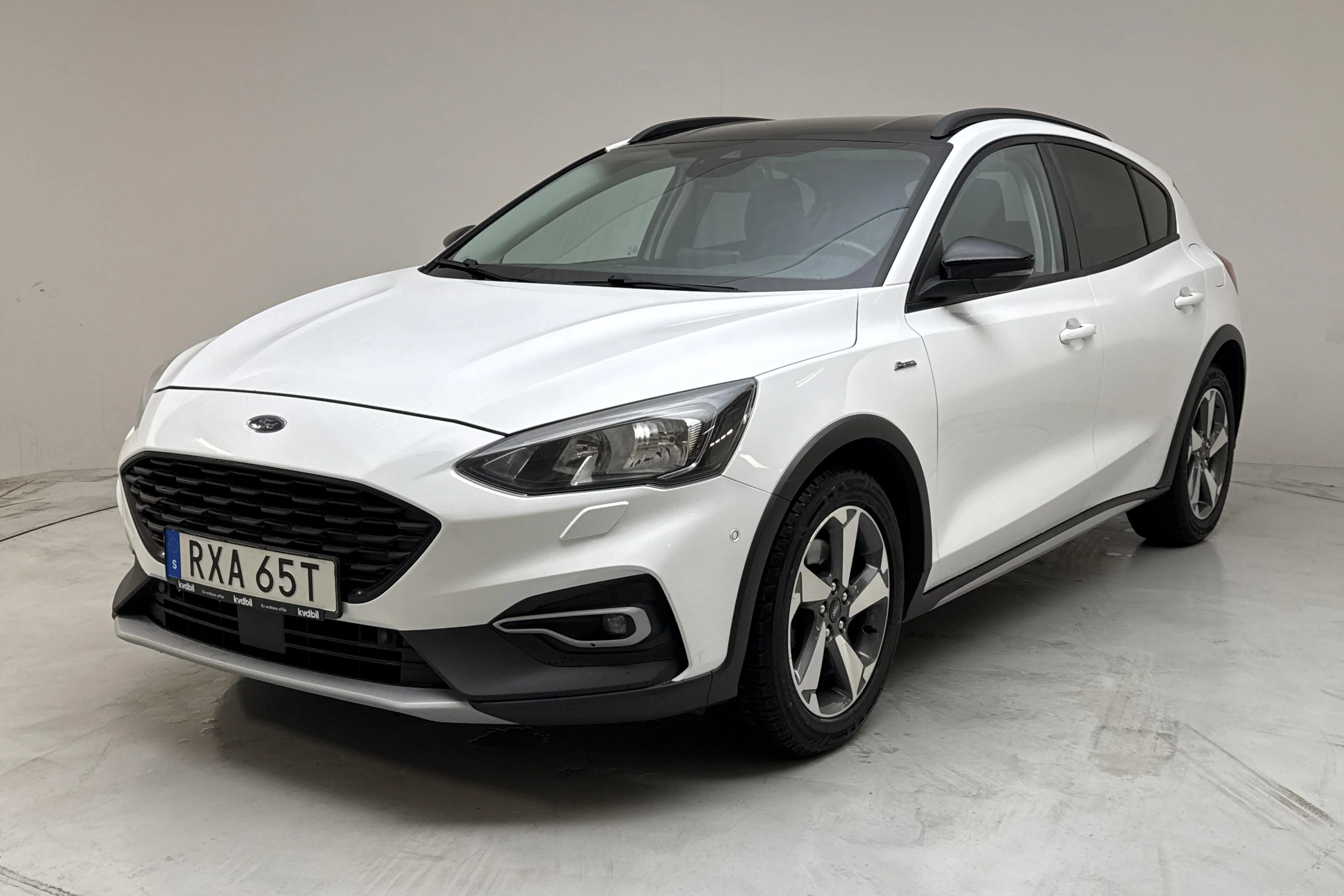 Presentation photo 1 of 12: Ford Focus 1.0T EcoBoost 5dr (125hk) - 174 640 km - Automatic - white - 2020