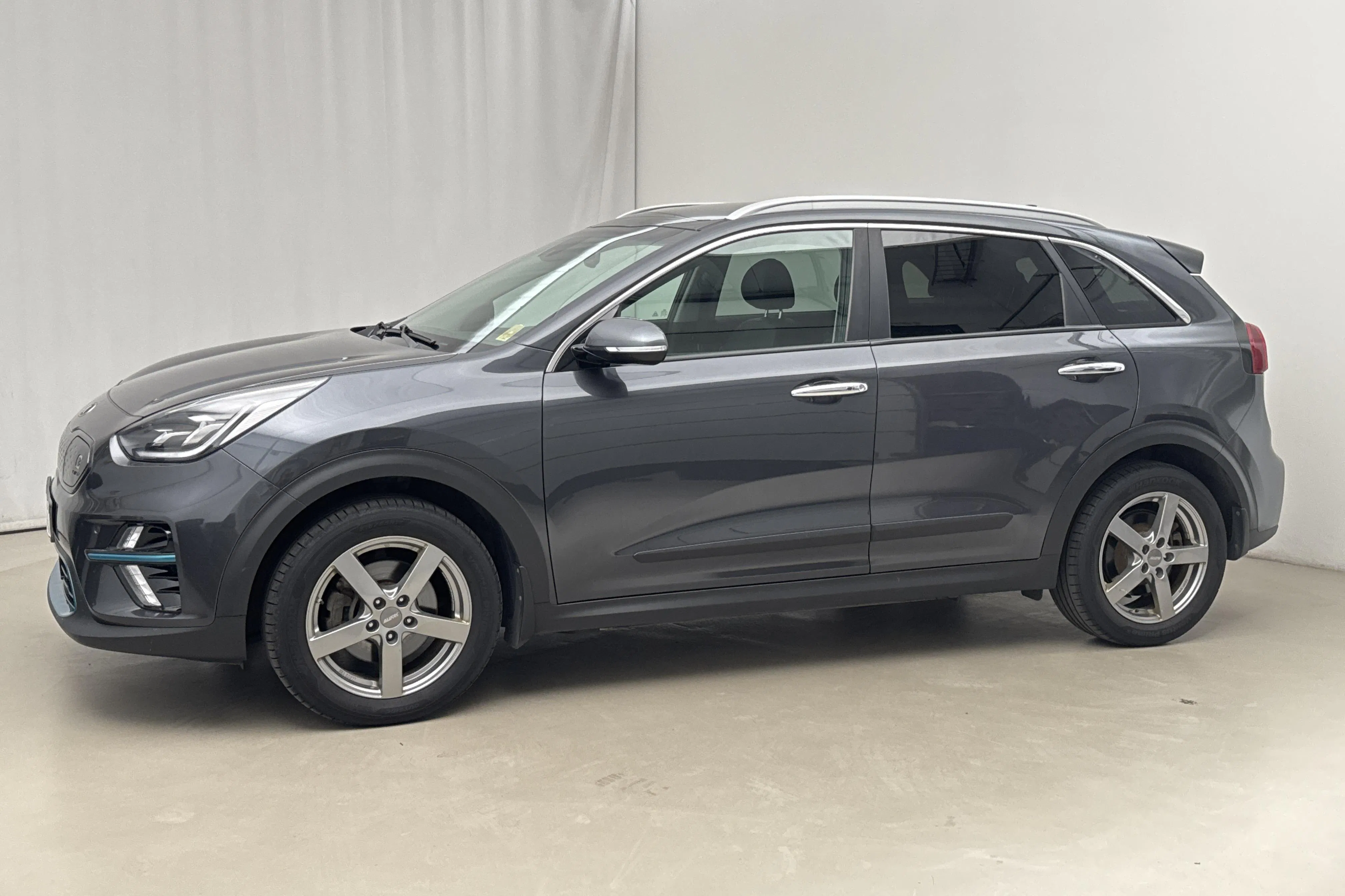 Presentation photo 2 of 17: KIA e-Niro 64kWh (204hk) - 143 440 km - Automatic - gray - 2019